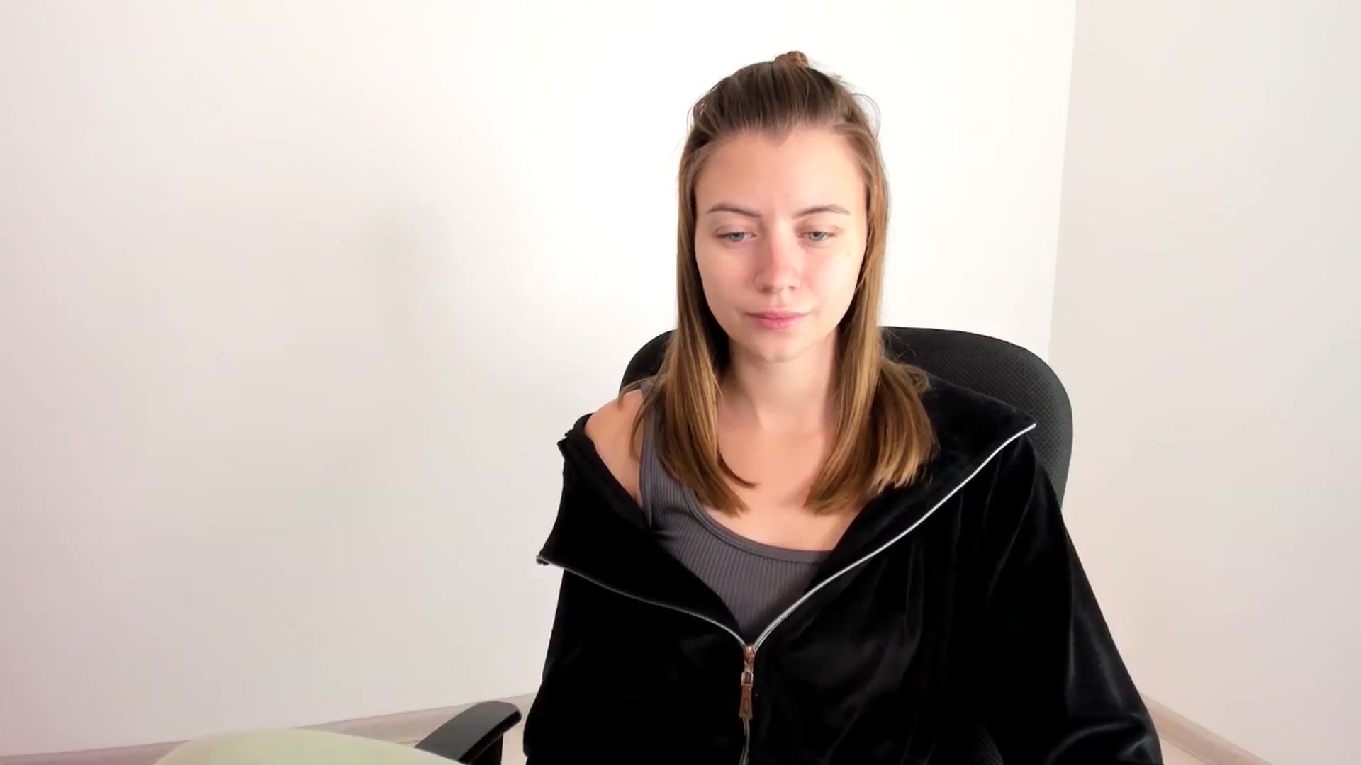 Gallery image thumbnail from Sulfate0's myfreecams stream on, 11/19/2024, 08:39 image 19 of 20