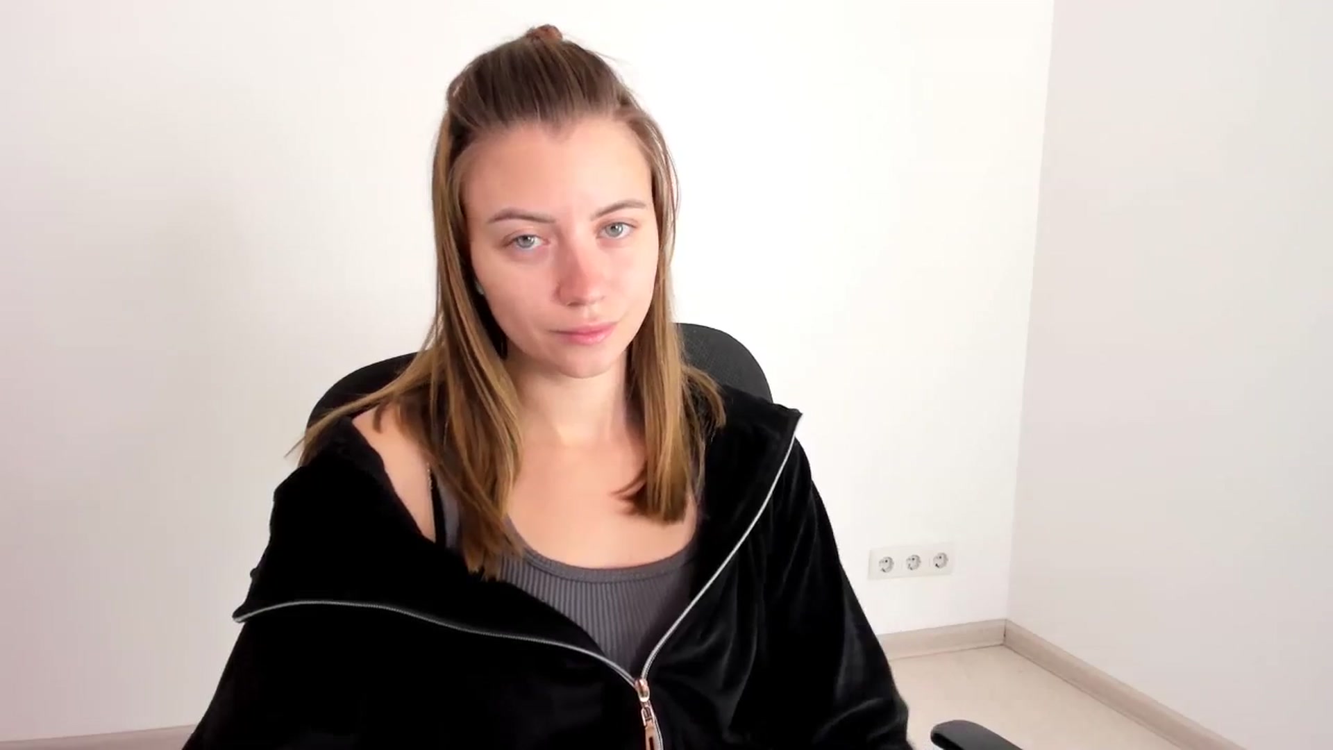 Gallery image thumbnail from Sulfate0's myfreecams stream on, 11/19/2024, 08:39 image 16 of 20