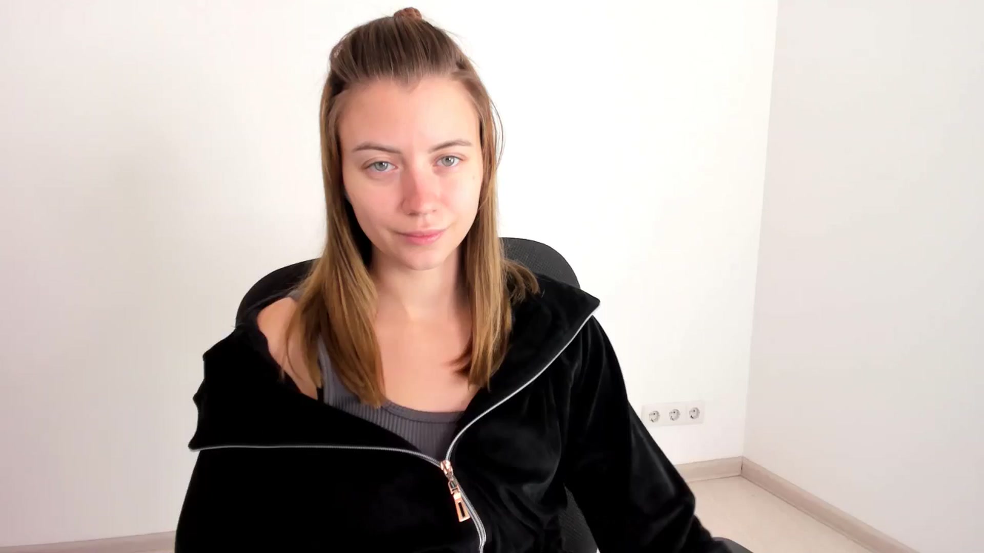 Gallery image thumbnail from Sulfate0's myfreecams stream on, 11/19/2024, 08:39 image 10 of 20