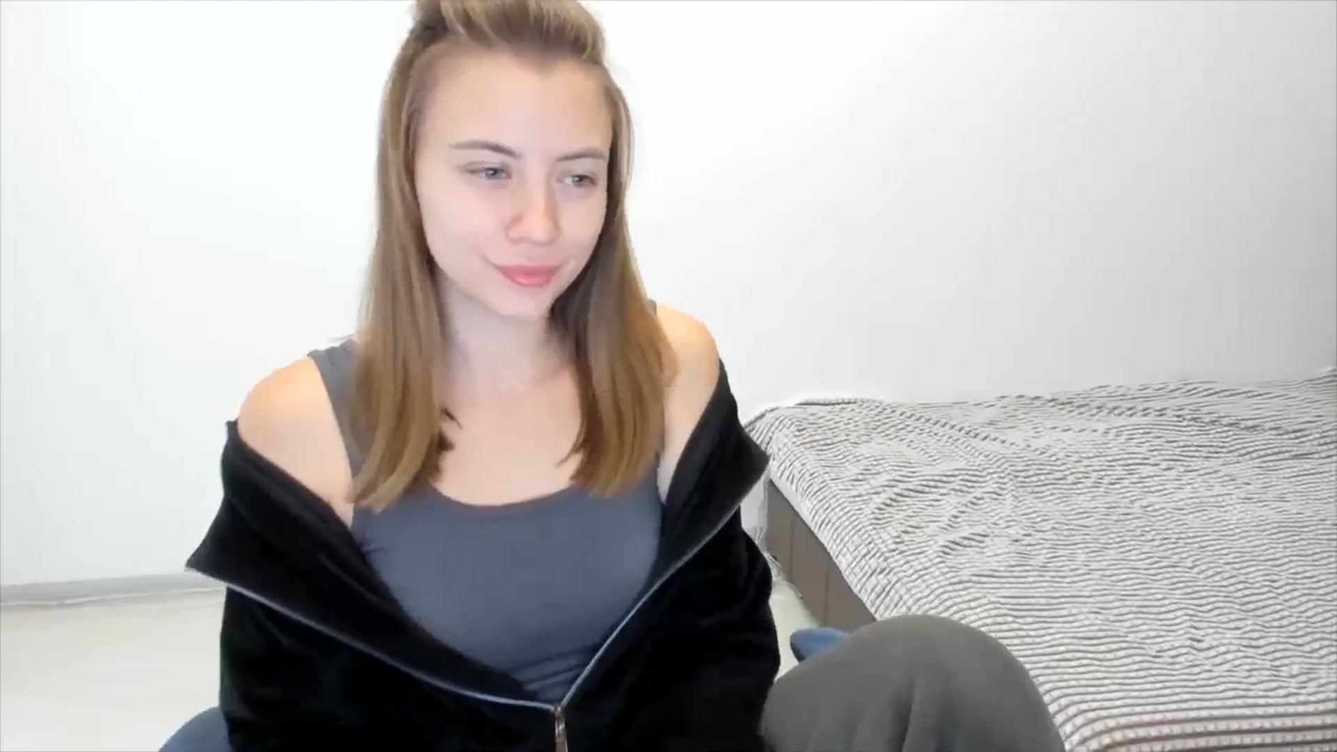 Gallery image thumbnail from Sulfate0's myfreecams stream on, 11/20/2024, 07:38 image 18 of 20
