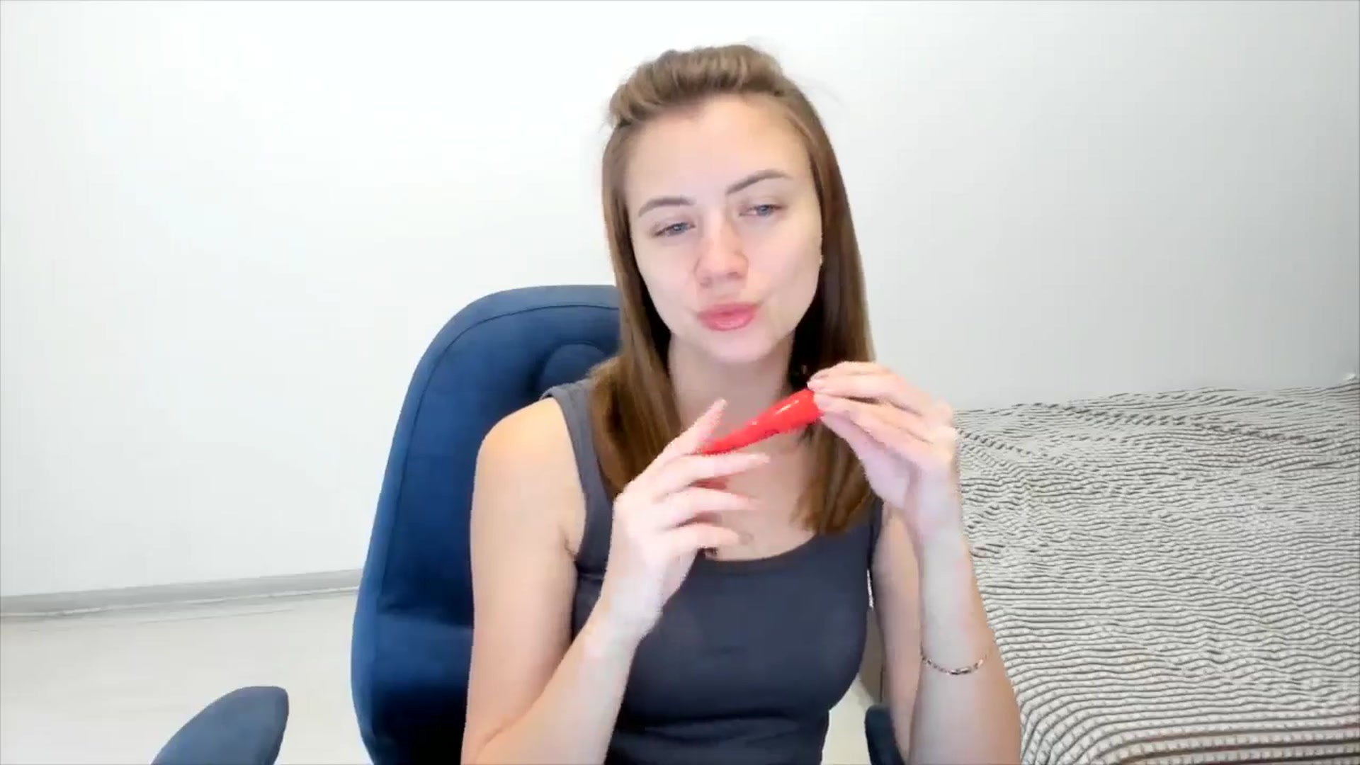 Gallery image thumbnail from Sulfate0's myfreecams stream on, 11/20/2024, 07:38 image 11 of 20