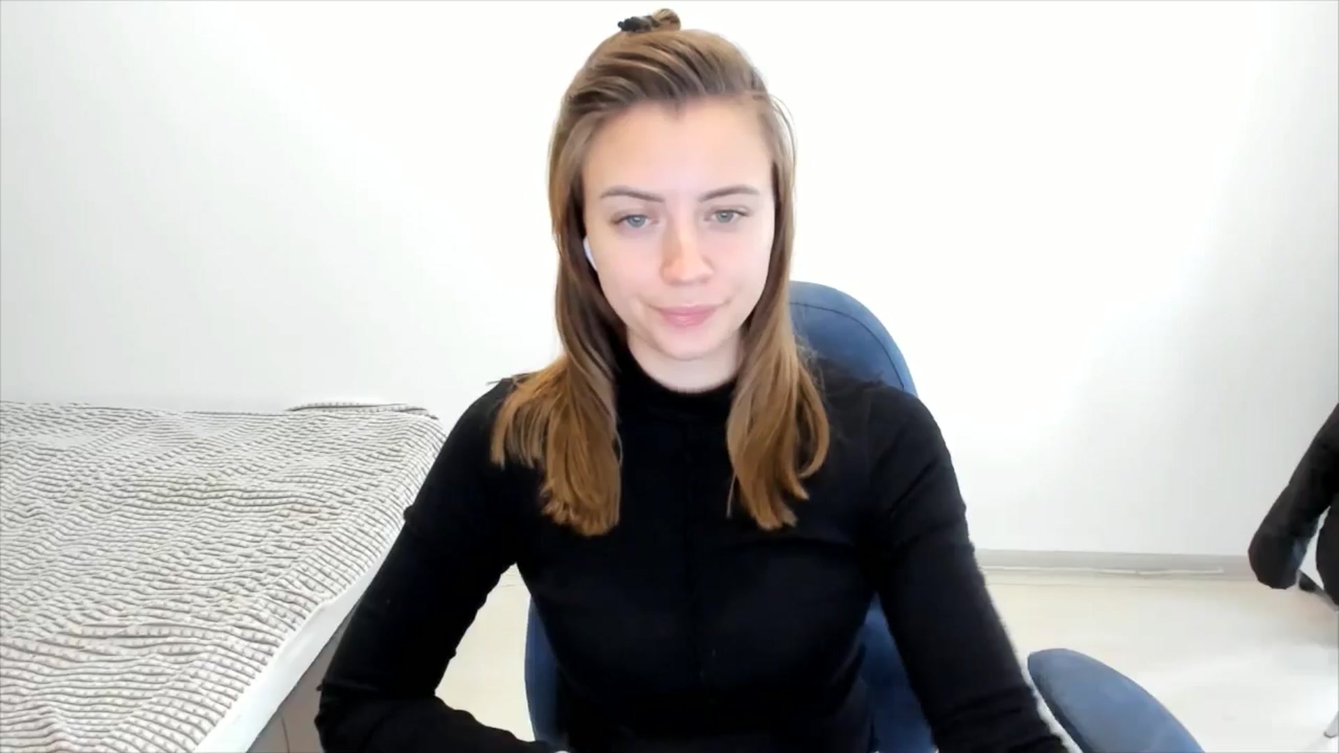 Gallery image thumbnail from Sulfate0's myfreecams stream on, 11/22/2024, 09:49 image 16 of 20