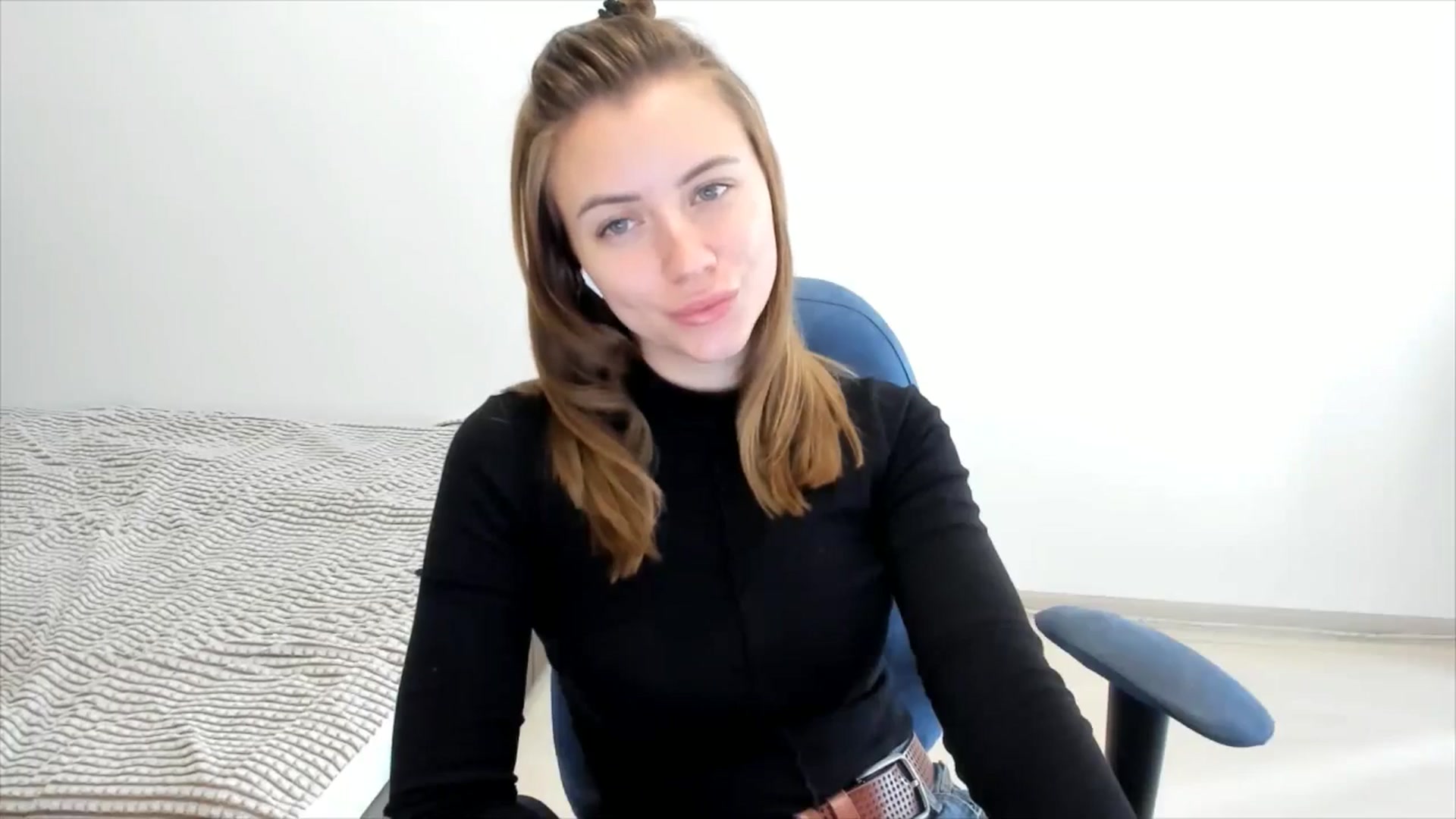 Gallery image thumbnail from Sulfate0's myfreecams stream on, 11/22/2024, 10:32 image 11 of 20