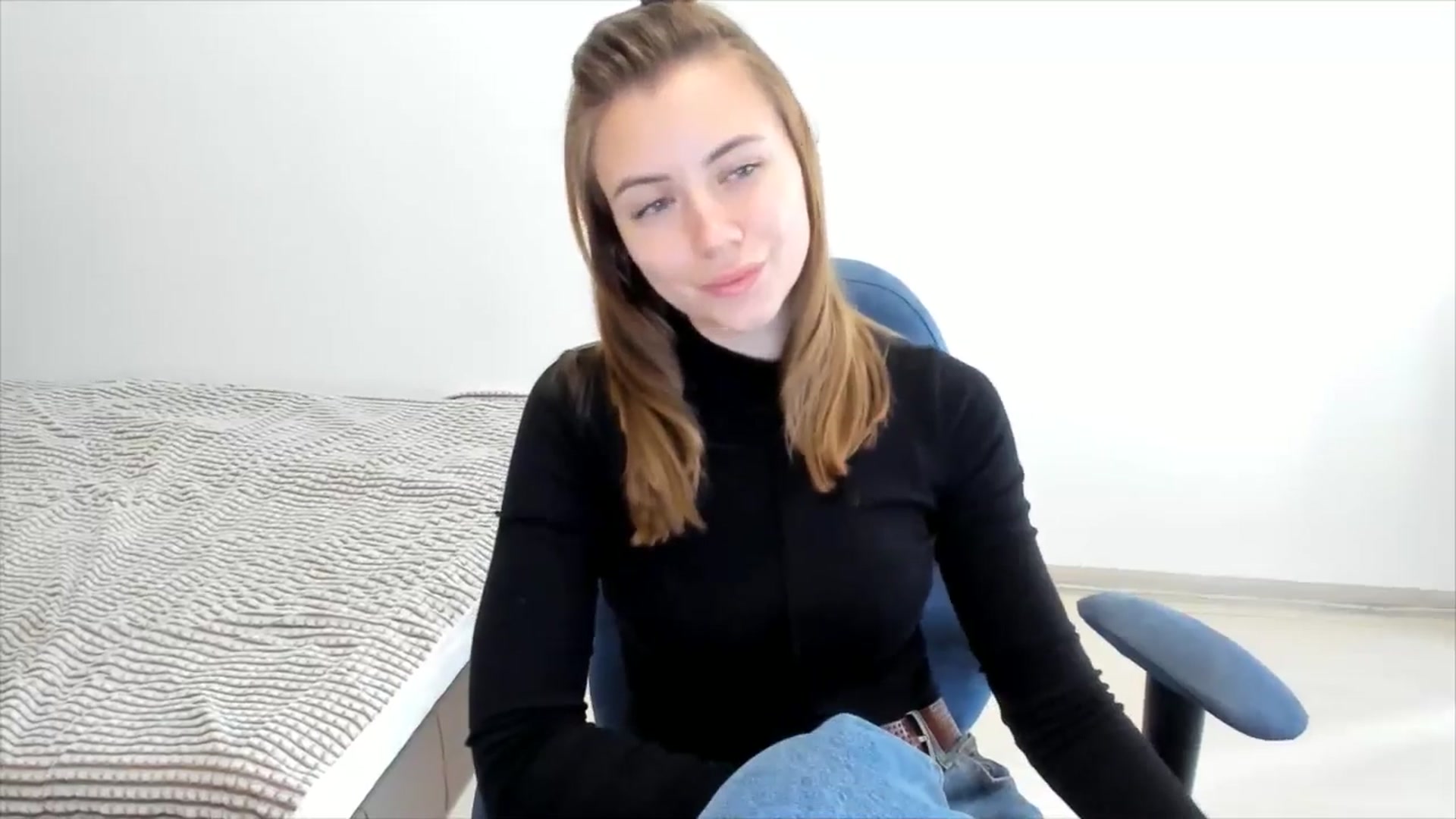 Gallery image thumbnail from Sulfate0's myfreecams stream on, 11/22/2024, 10:32 image 4 of 20