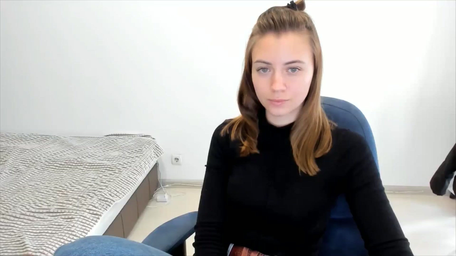 Gallery image thumbnail from Sulfate0's myfreecams stream on, 11/22/2024, 10:49 image 18 of 20