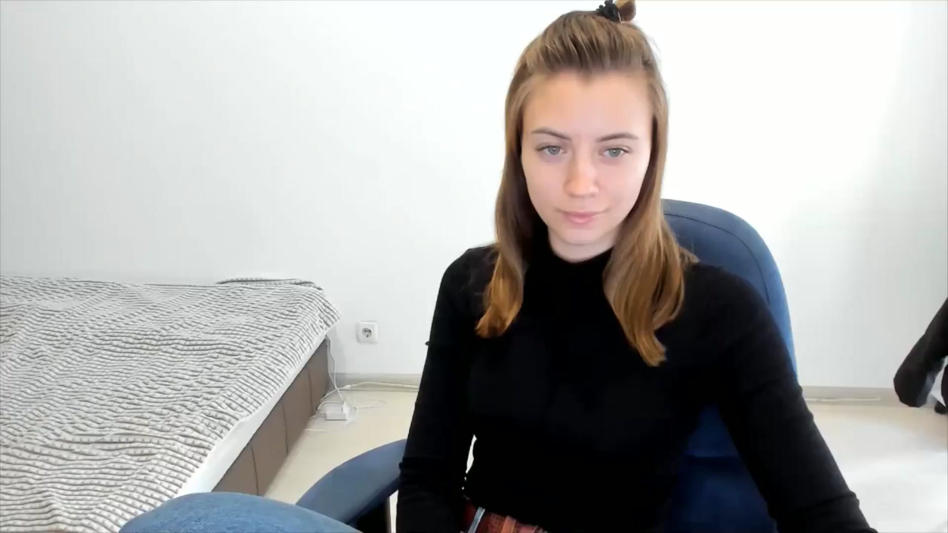 Gallery image thumbnail from Sulfate0's myfreecams stream on, 11/22/2024, 10:49 image 12 of 20