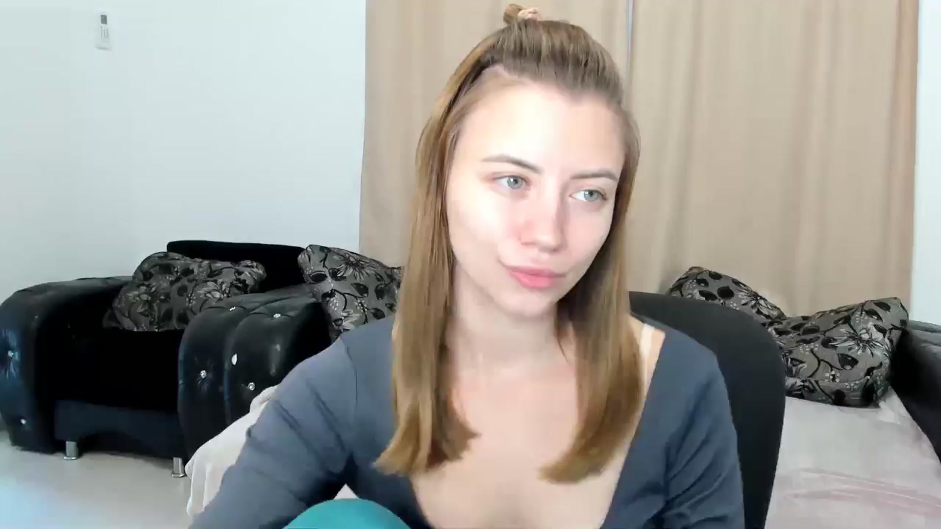 Gallery image thumbnail from Sulfate0's myfreecams stream on, 11/24/2024, 08:36 image 11 of 20