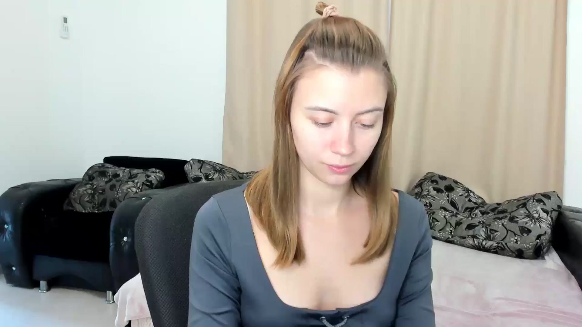 Gallery image thumbnail from Sulfate0's myfreecams stream on, 11/24/2024, 08:36 image 18 of 20
