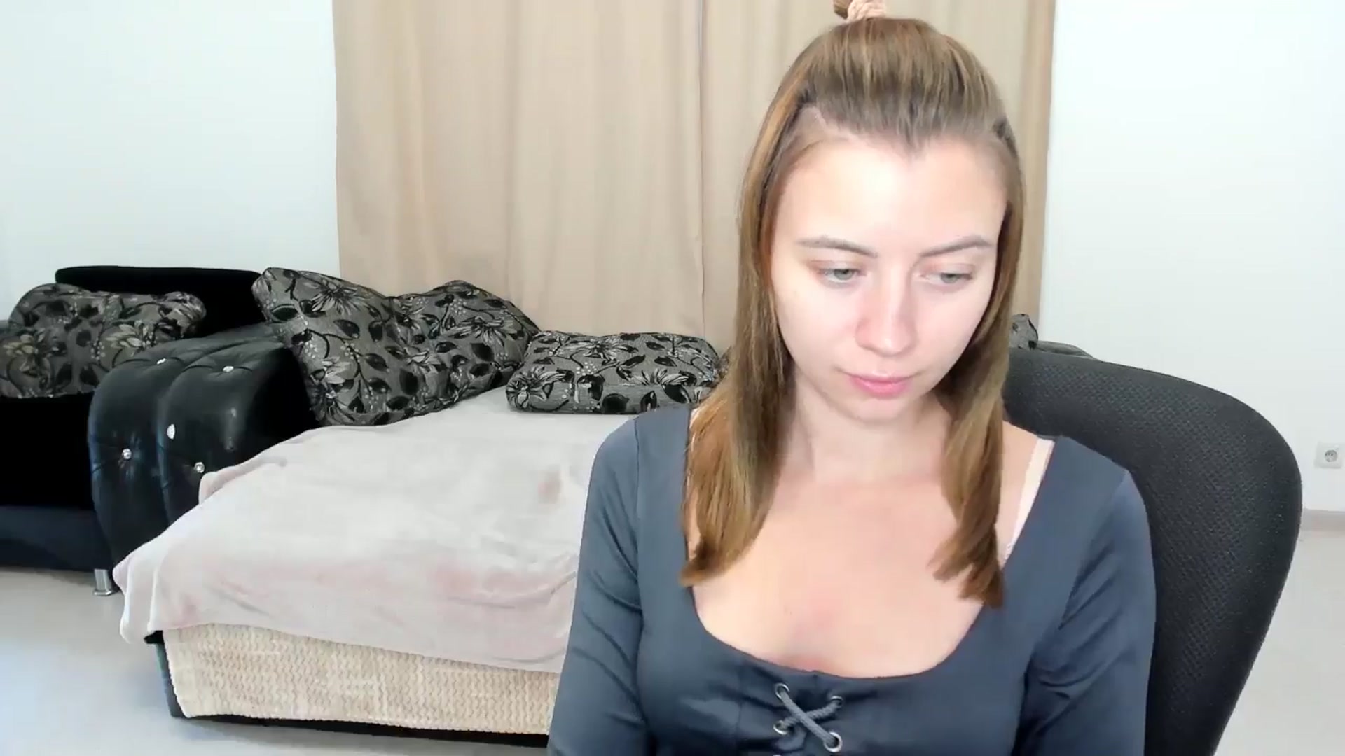 Gallery image thumbnail from Sulfate0's myfreecams stream on, 11/24/2024, 09:35 image 12 of 20