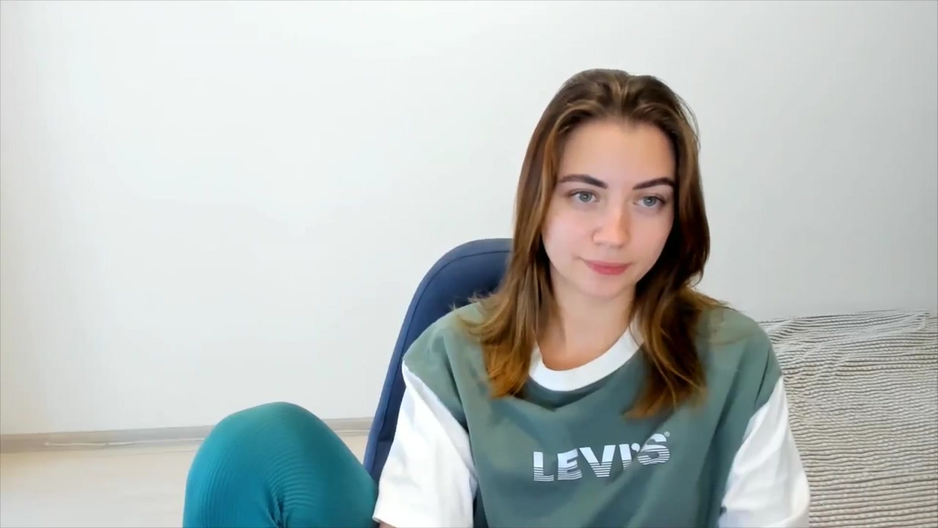 Gallery image thumbnail from Sulfate0's myfreecams stream on, 11/25/2024, 10:28 image 17 of 20