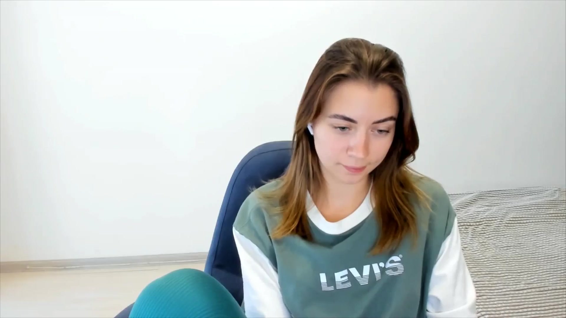 Gallery image thumbnail from Sulfate0's myfreecams stream on, 11/25/2024, 10:28 image 12 of 20