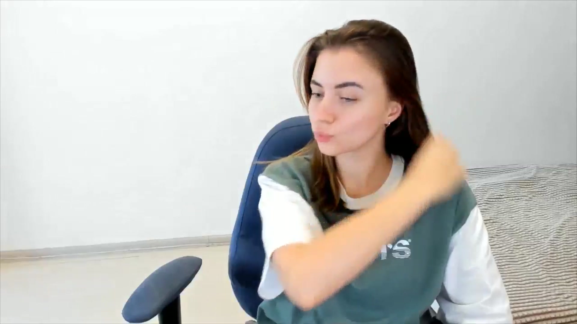 Gallery image thumbnail from Sulfate0's myfreecams stream on, 11/25/2024, 11:01 image 18 of 20