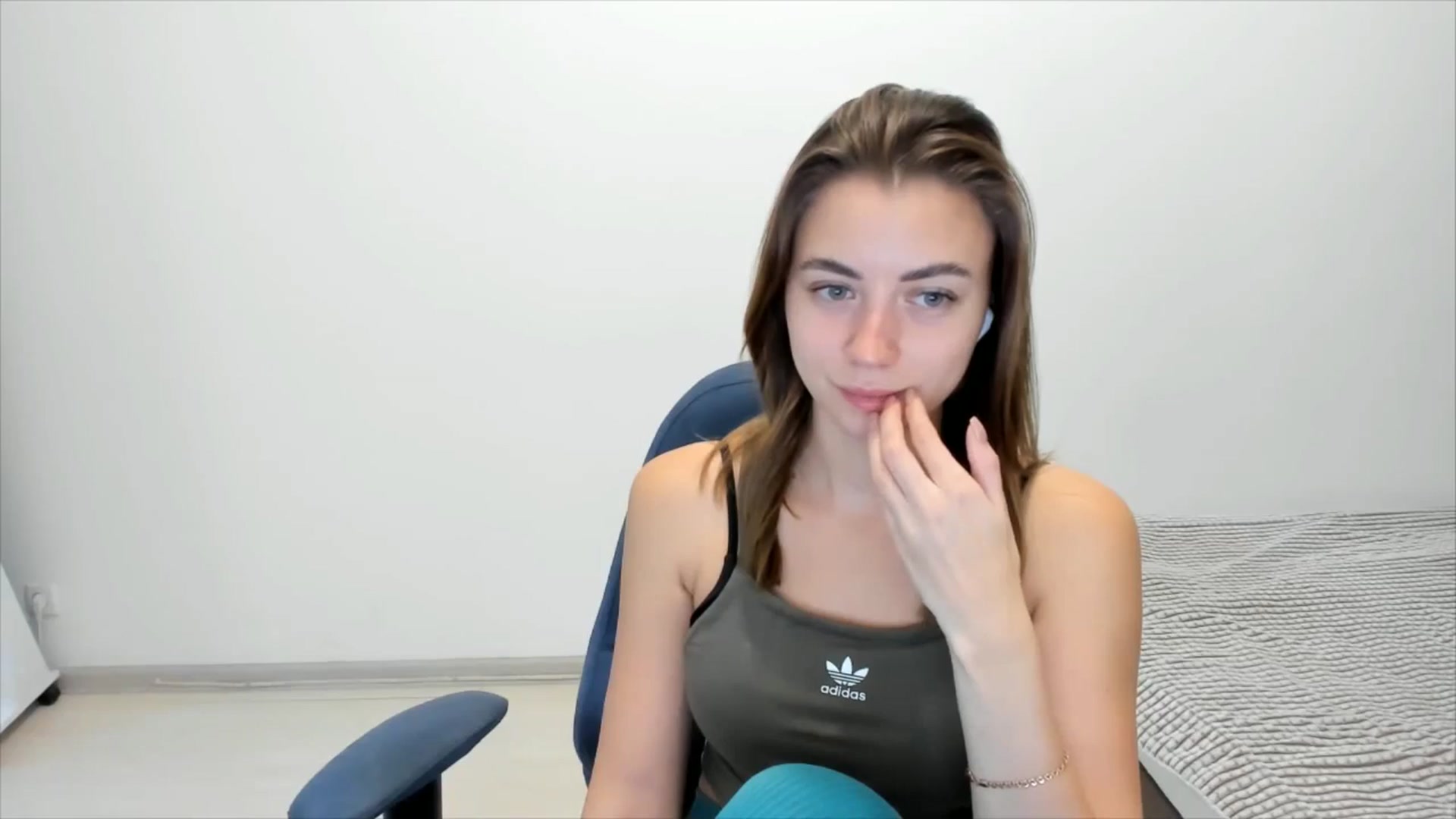 Gallery image thumbnail from Sulfate0's myfreecams stream on, 11/26/2024, 07:23 image 8 of 20