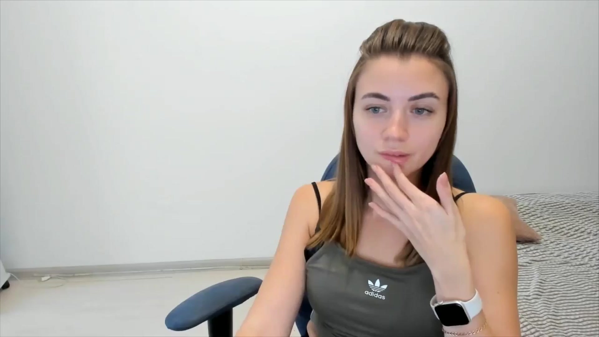 Gallery image thumbnail from Sulfate0's myfreecams stream on, 11/27/2024, 09:38 image 18 of 20