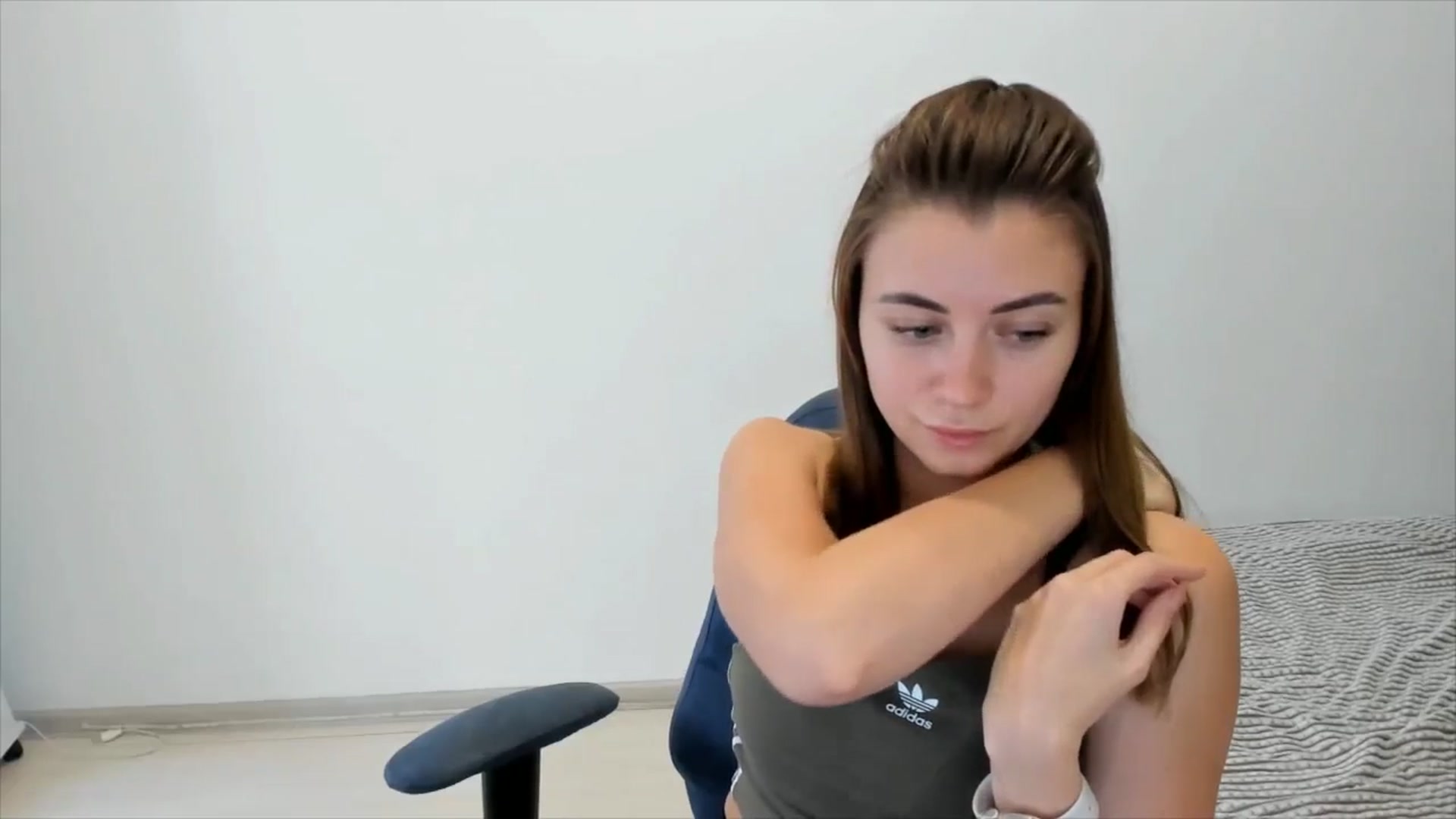 Gallery image thumbnail from Sulfate0's myfreecams stream on, 11/27/2024, 10:25 image 14 of 20