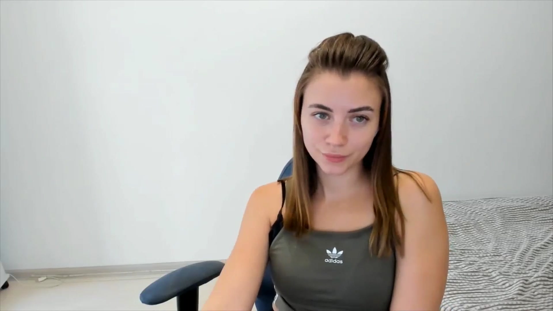 Gallery image thumbnail from Sulfate0's myfreecams stream on, 11/27/2024, 10:25 image 18 of 20