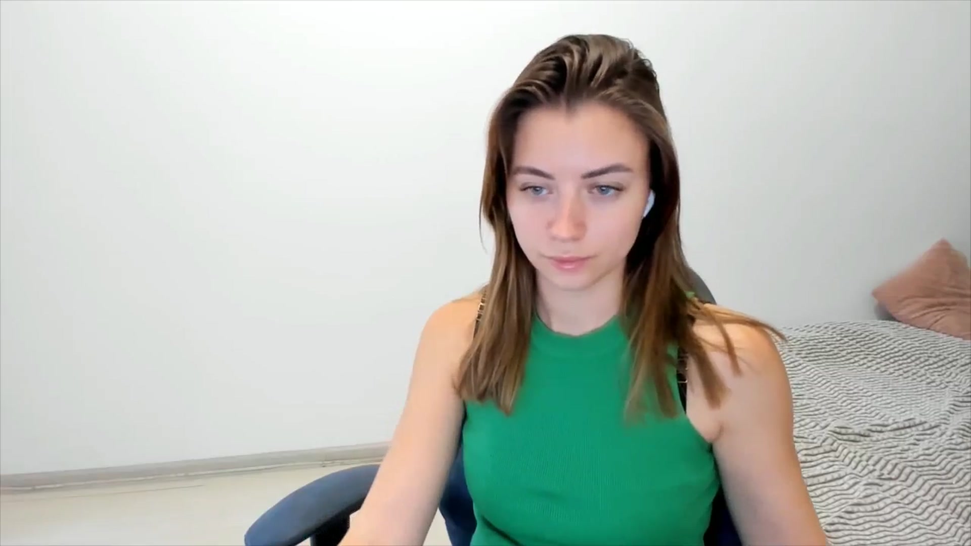 Gallery image thumbnail from Sulfate0's myfreecams stream on, 11/30/2024, 10:12 image 17 of 20