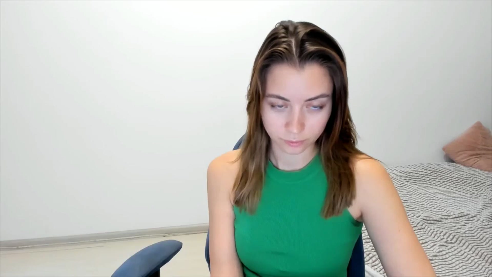 Gallery image thumbnail from Sulfate0's myfreecams stream on, 11/30/2024, 10:36 image 16 of 20