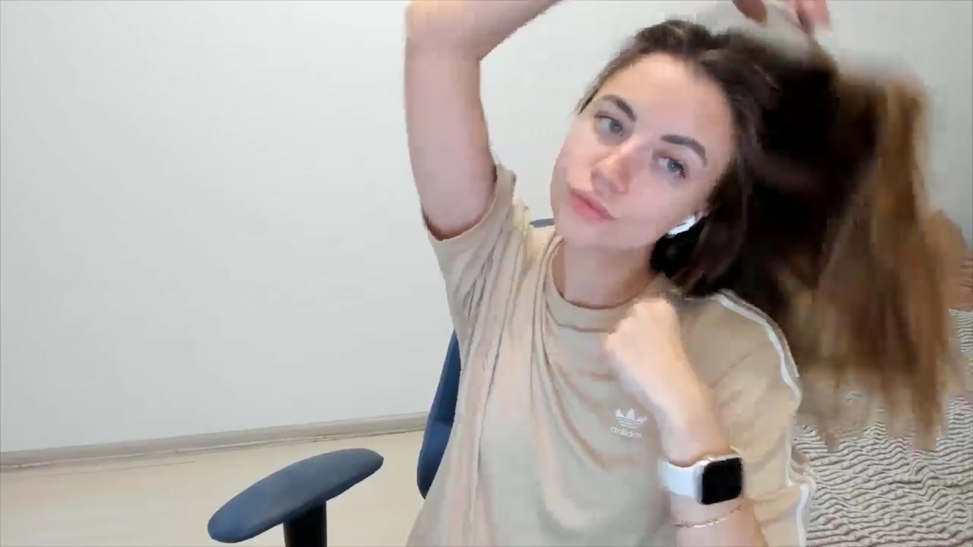 Gallery image thumbnail from Sulfate0's myfreecams stream on, 12/01/2024, 09:50 image 5 of 20