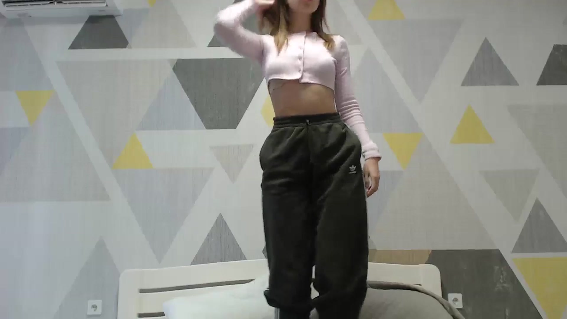 Gallery image thumbnail from Sulfate0's myfreecams stream on, 01/16/2025, 07:16 image 4 of 20
