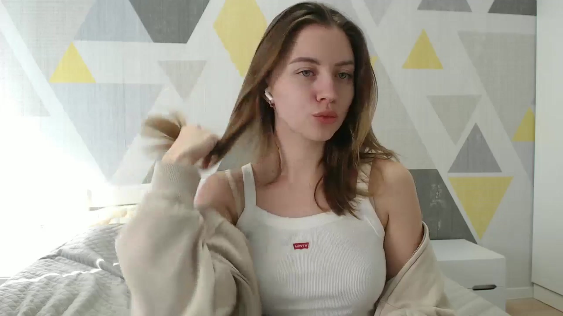 Gallery image thumbnail from Sulfate0's myfreecams stream on, 03/05/2025, 09:33 image 19 of 20