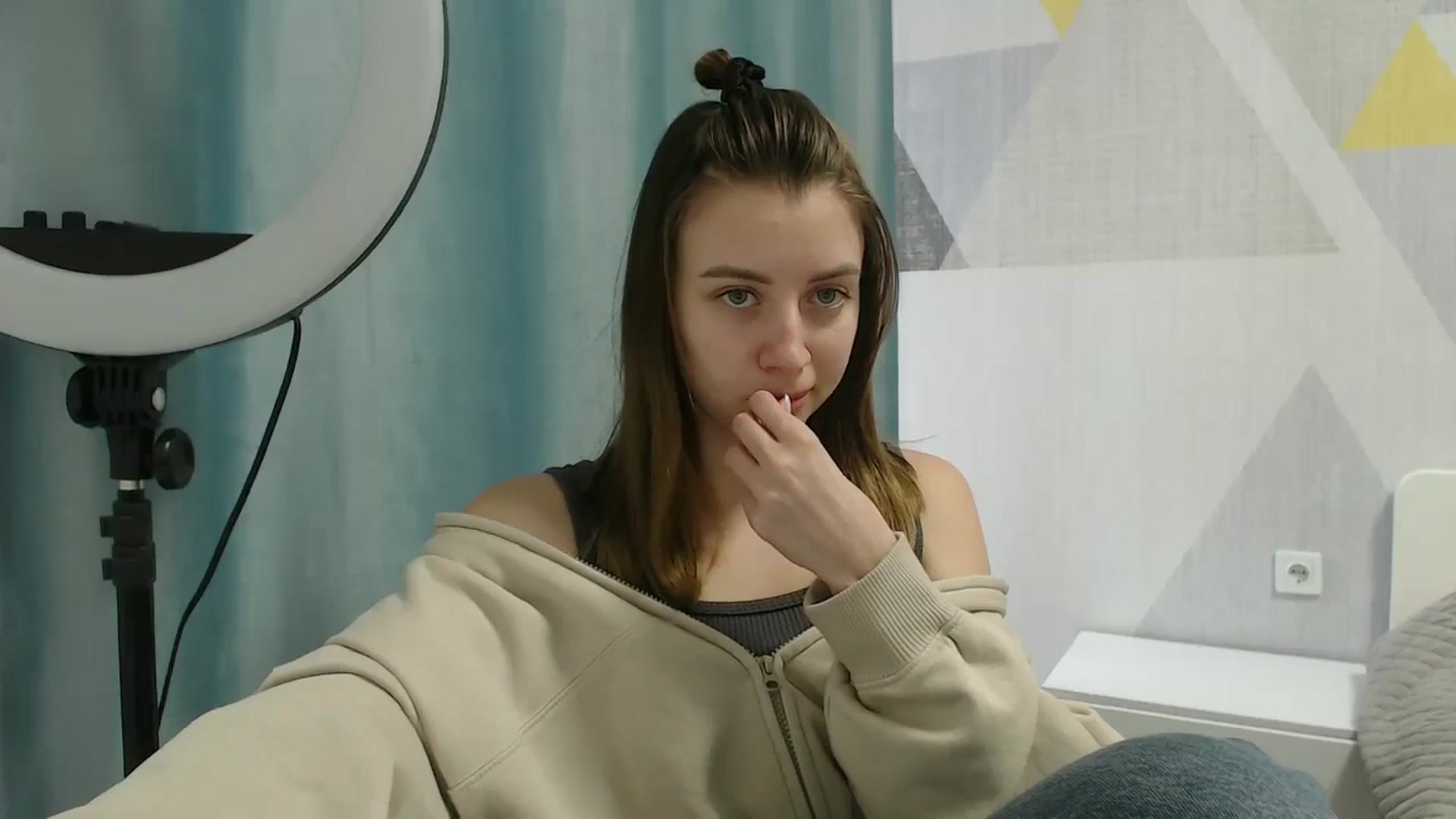 Gallery image thumbnail from Sulfate0's myfreecams stream on, 03/10/2025, 12:23 image 8 of 20