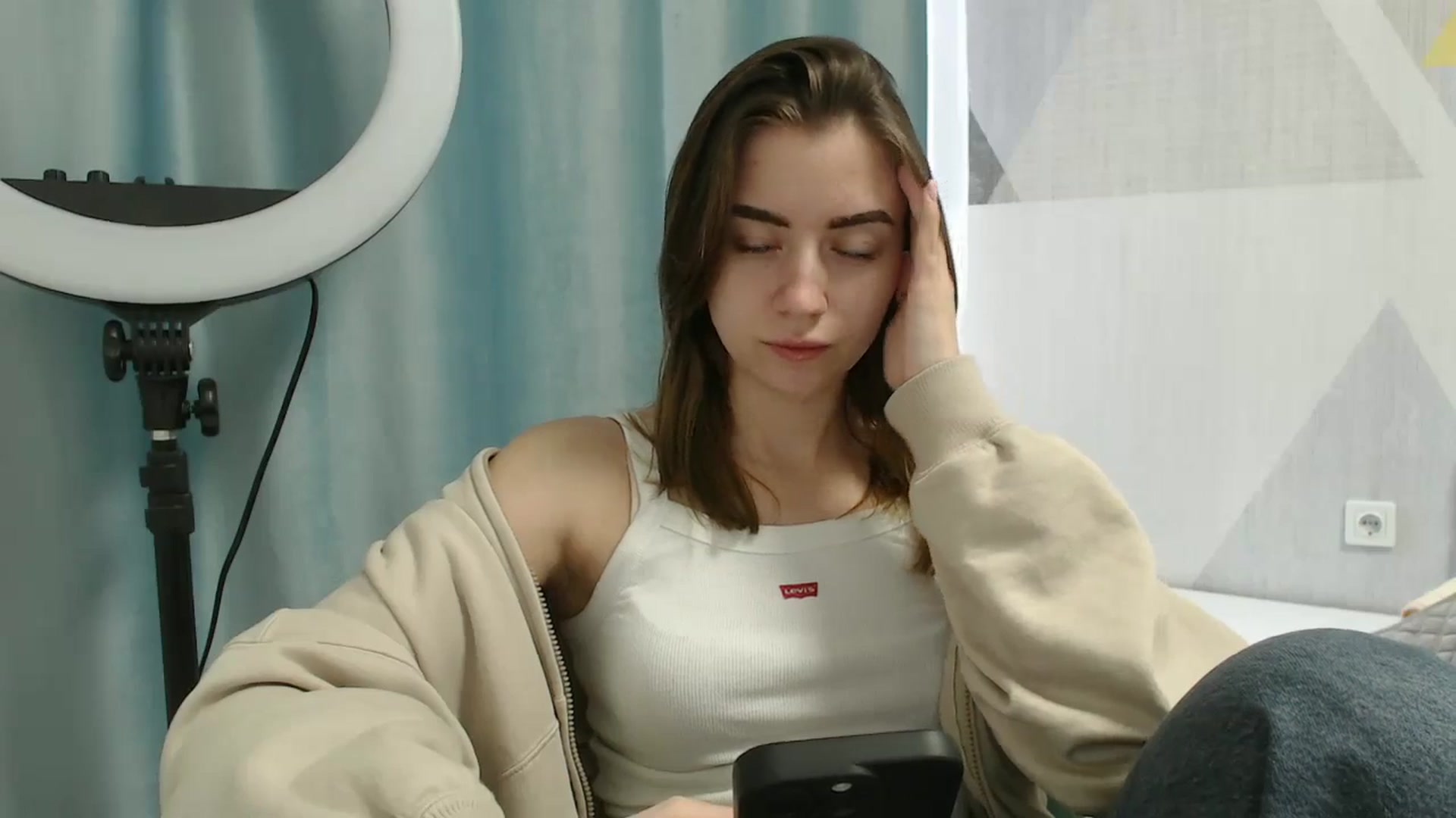Gallery image thumbnail from Sulfate0's myfreecams stream on, 03/17/2025, 08:26 image 13 of 20