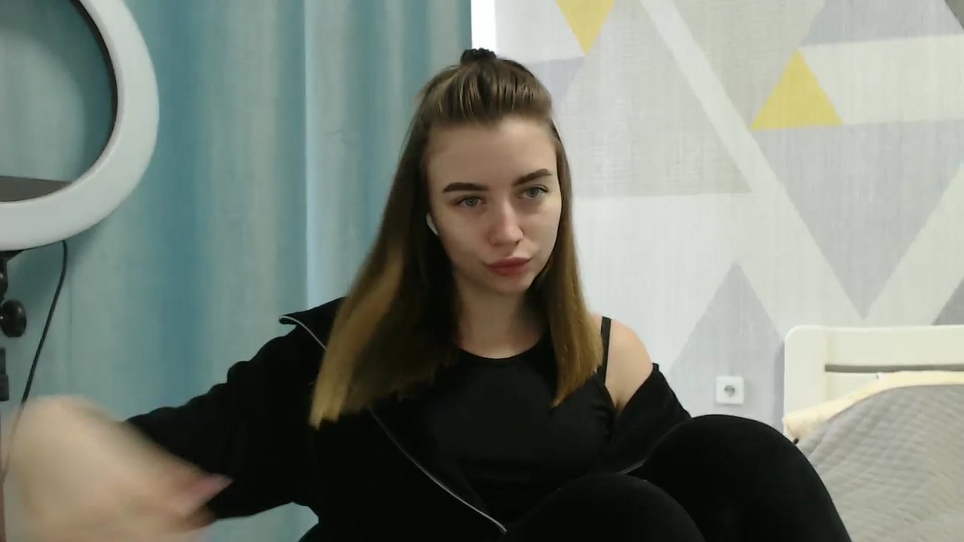 Gallery image thumbnail from Sulfate0's myfreecams stream on, 03/19/2025, 07:43 image 15 of 20