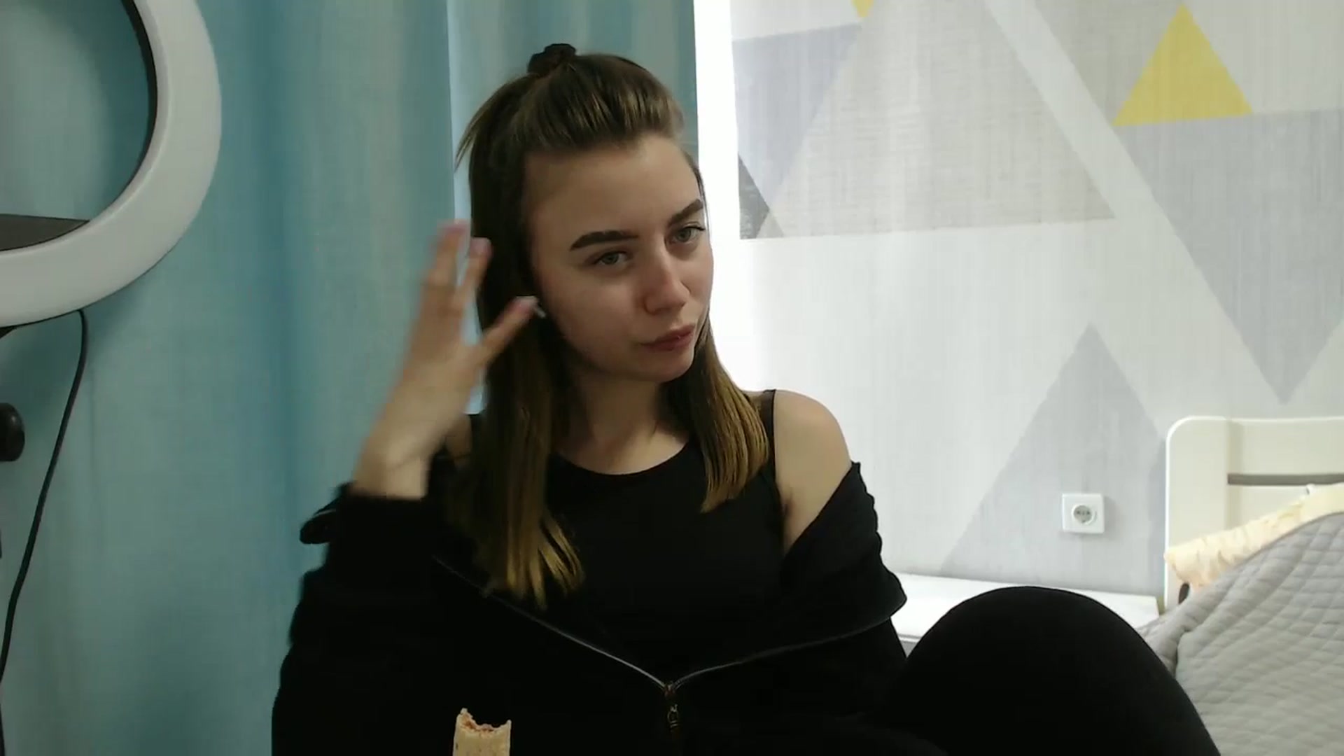 Gallery image thumbnail from Sulfate0's myfreecams stream on, 03/19/2025, 08:37 image 10 of 20
