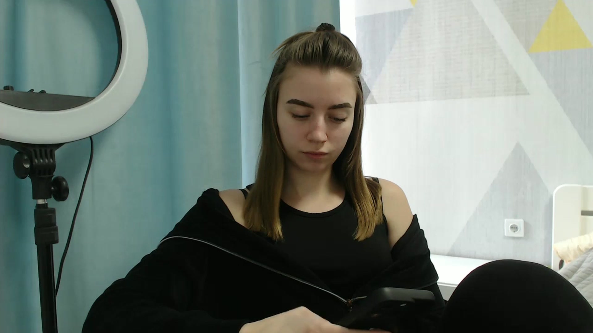 Gallery image thumbnail from Sulfate0's myfreecams stream on, 03/19/2025, 08:37 image 13 of 20