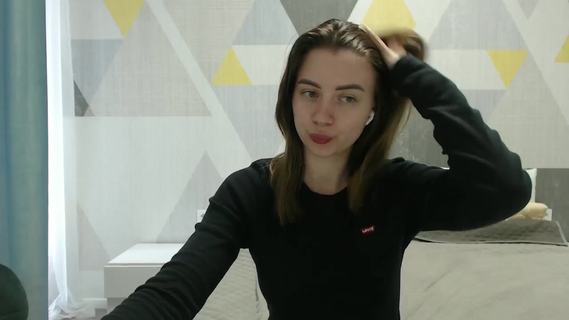 Gallery image thumbnail from Sulfate0's myfreecams stream on, 04/03/2025, 08:47 image 2 of 20
