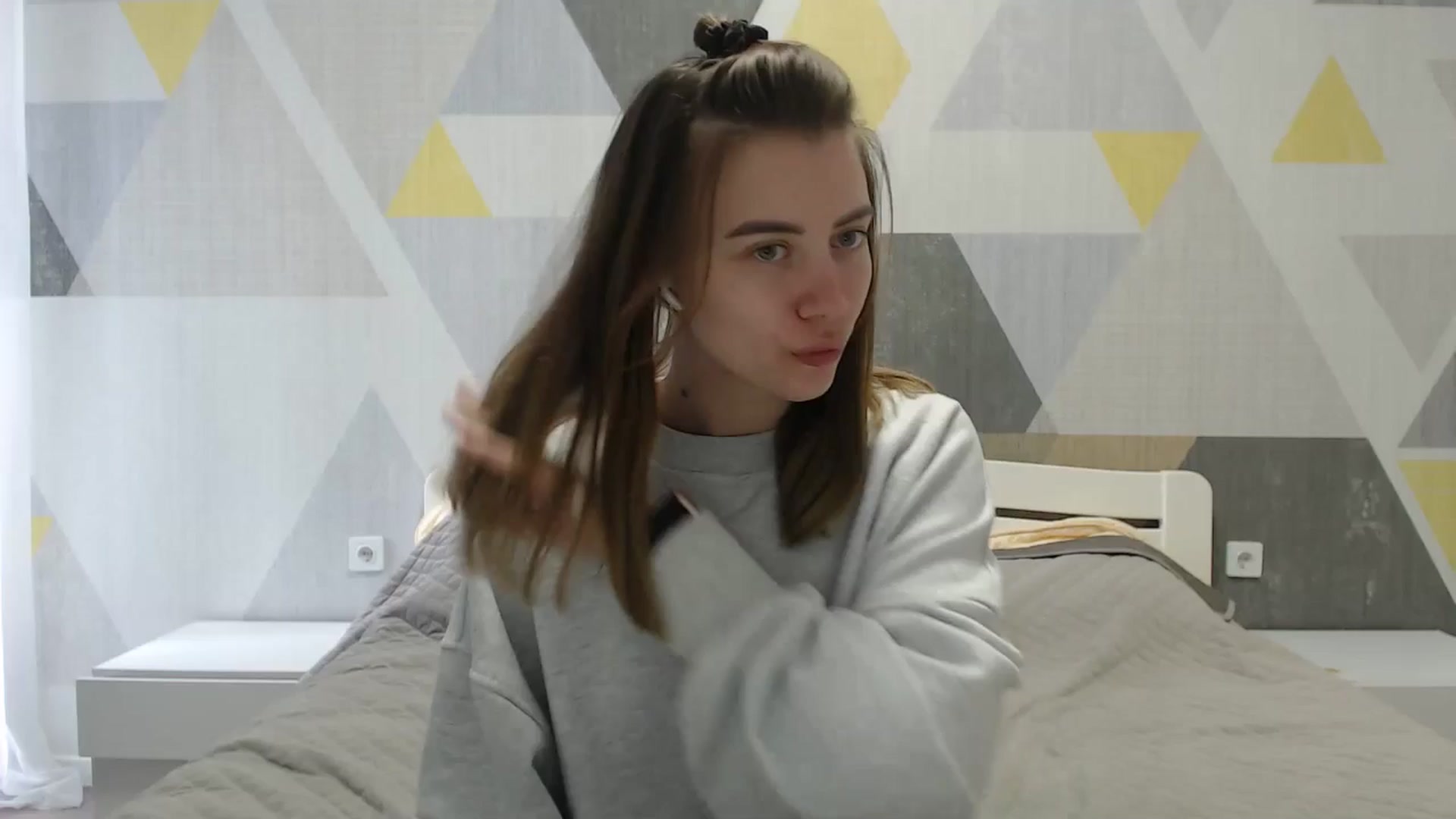 Gallery image thumbnail from Sulfate0's myfreecams stream on, 04/05/2025, 10:41 image 10 of 20