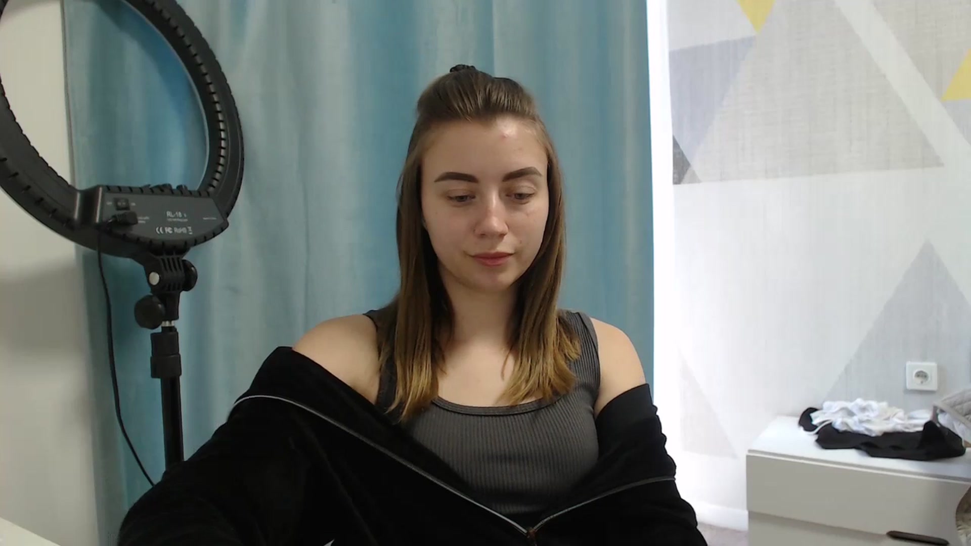 Gallery image thumbnail from Sulfate0's myfreecams stream on, 04/19/2025, 09:39 image 13 of 20
