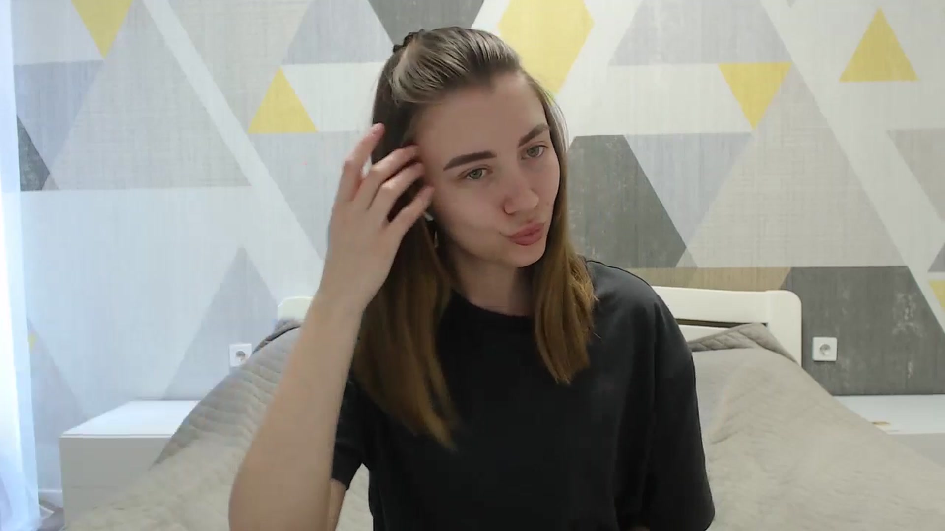 Gallery image thumbnail from Sulfate0's myfreecams stream on, 04/21/2025, 08:19 image 16 of 20