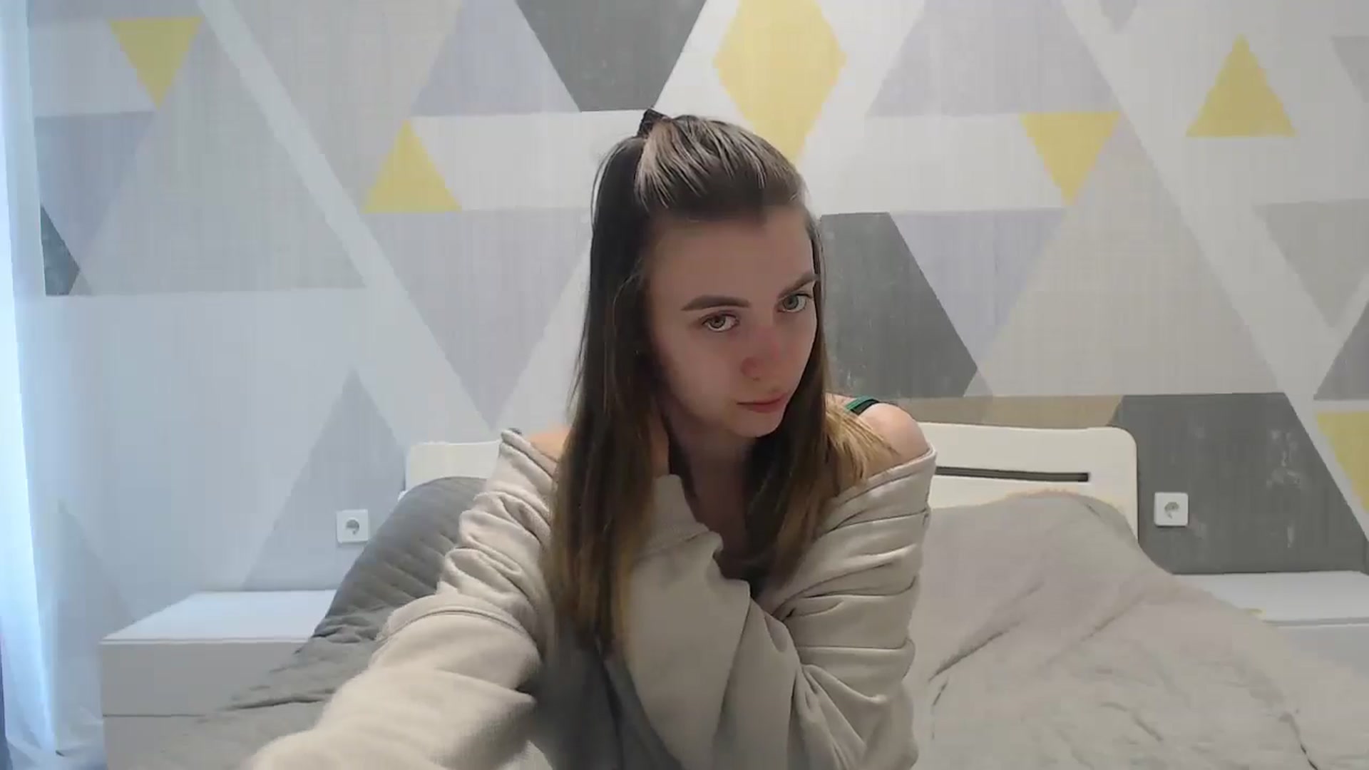 Gallery image thumbnail from Sulfate0's myfreecams stream on, 05/06/2025, 07:50 image 4 of 20