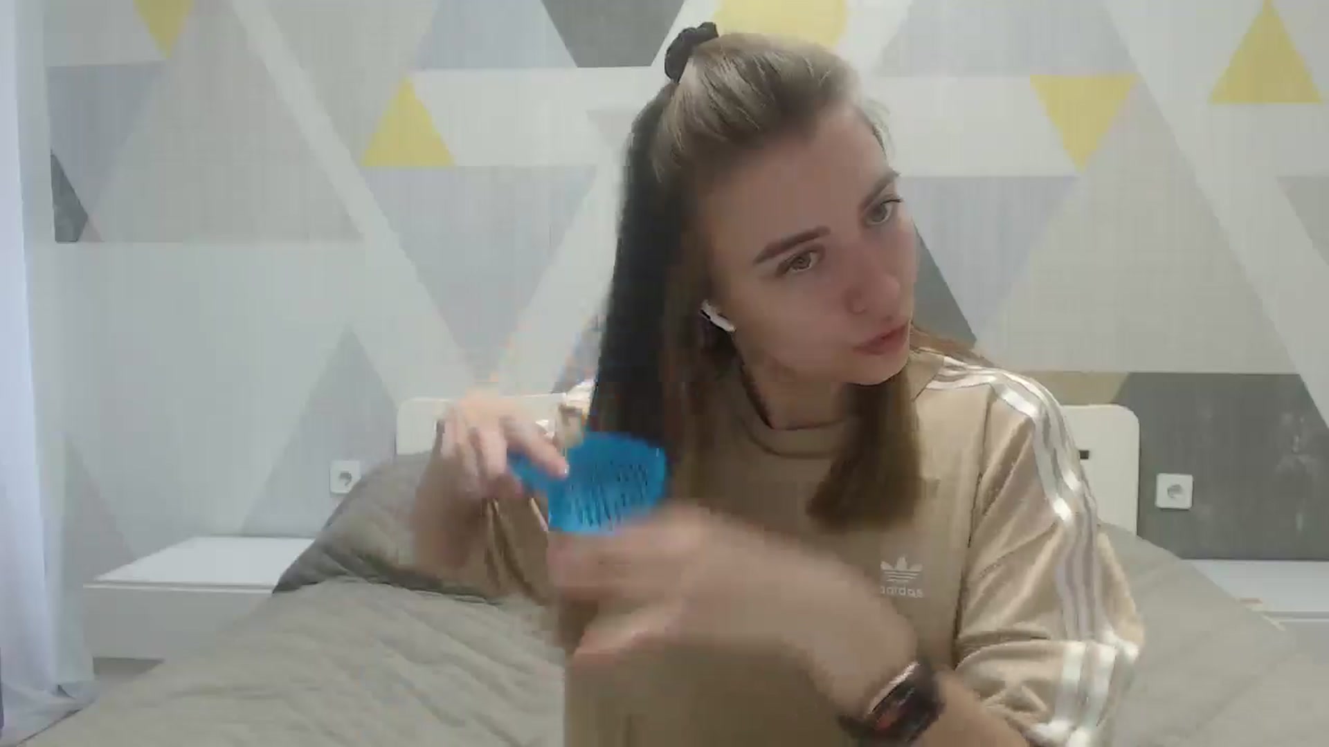Gallery image thumbnail from Sulfate0's myfreecams stream on, 05/09/2025, 06:42 image 6 of 20
