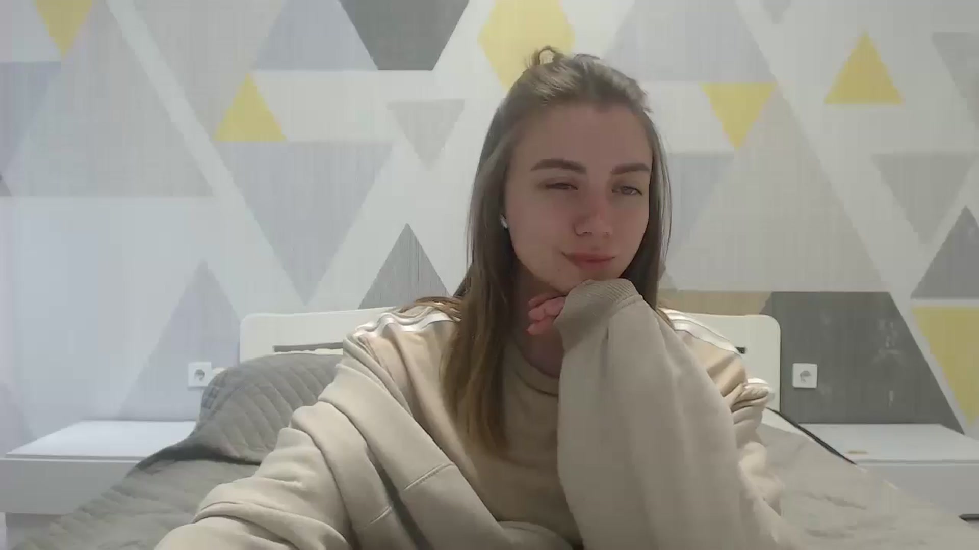 Gallery image thumbnail from Sulfate0's myfreecams stream on, 05/09/2025, 08:45 image 10 of 20