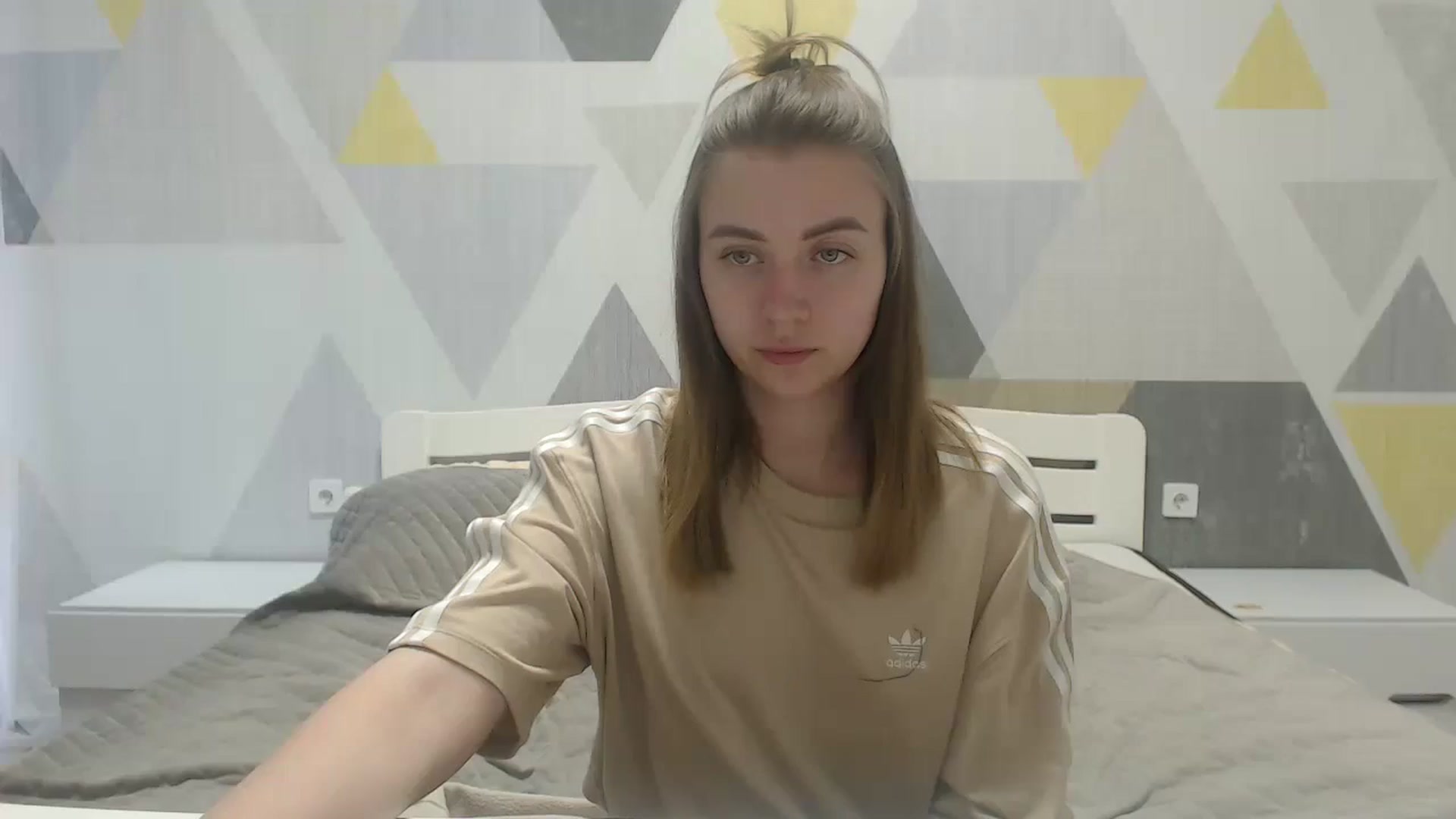 Gallery image thumbnail from Sulfate0's myfreecams stream on, 05/09/2025, 09:41 image 10 of 20