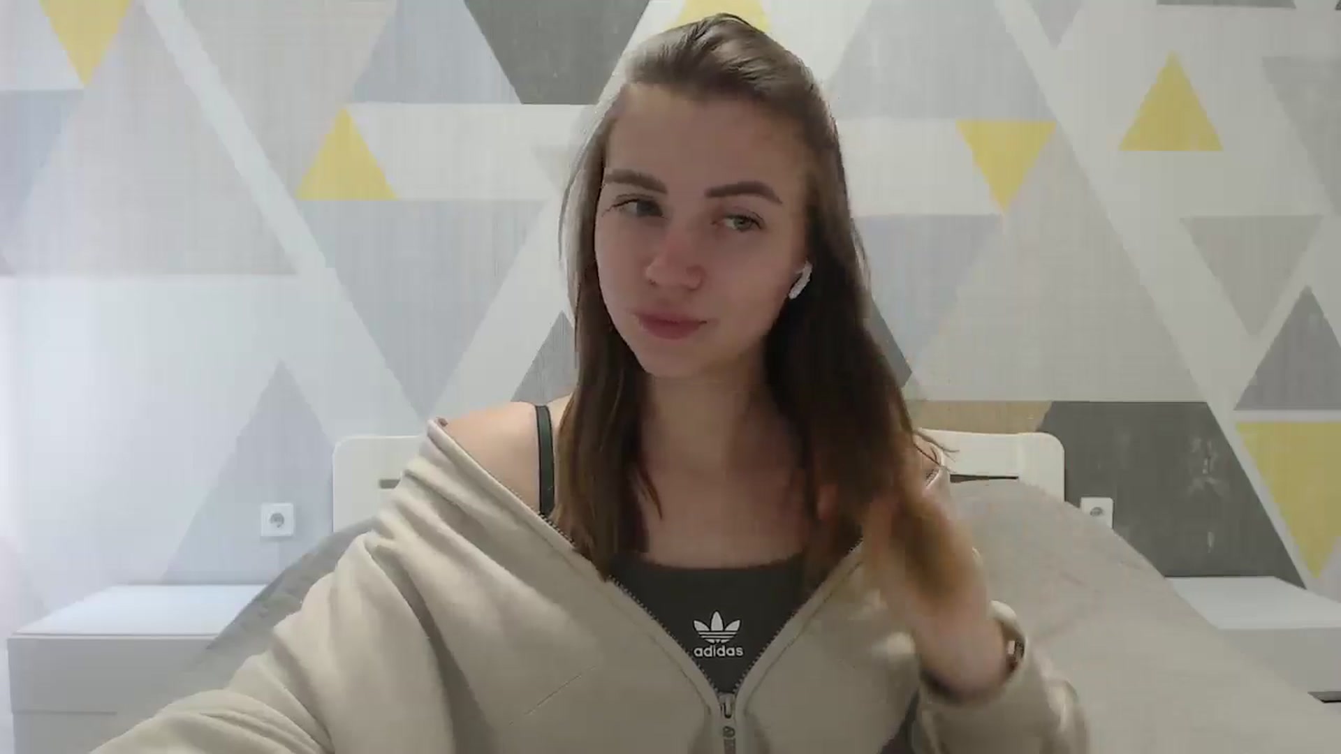 Gallery image thumbnail from Sulfate0's myfreecams stream on, 05/20/2025, 10:27 image 10 of 20