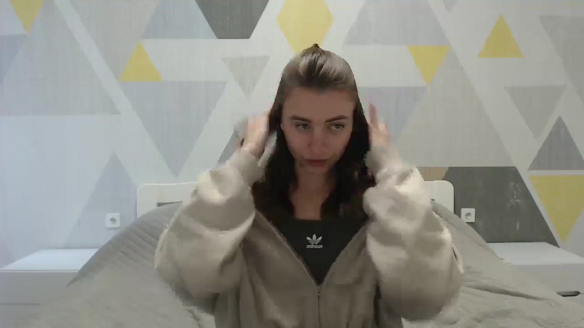 Gallery image thumbnail from Sulfate0's myfreecams stream on, 05/20/2025, 12:23 image 19 of 20