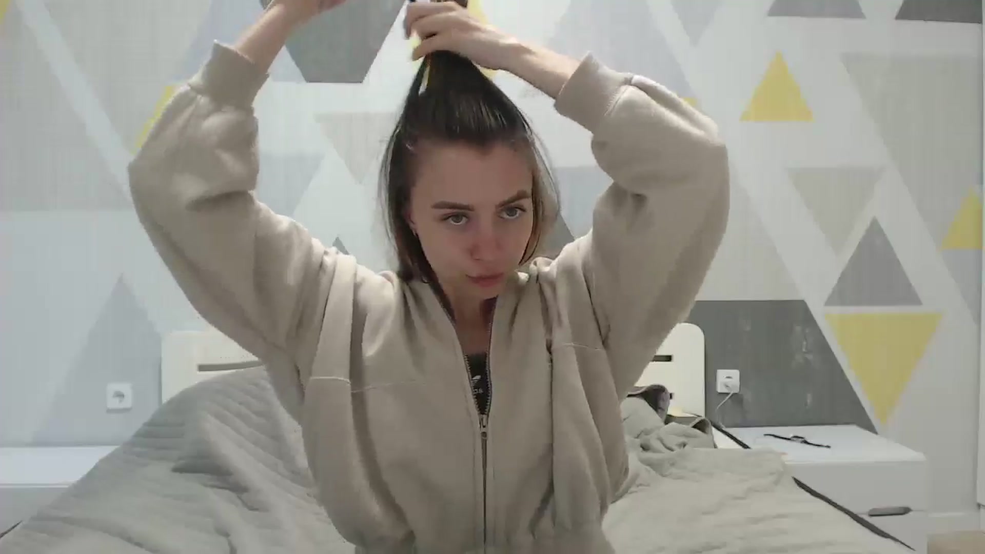 Gallery image thumbnail from Sulfate0's myfreecams stream on, 05/26/2025, 07:25 image 16 of 20