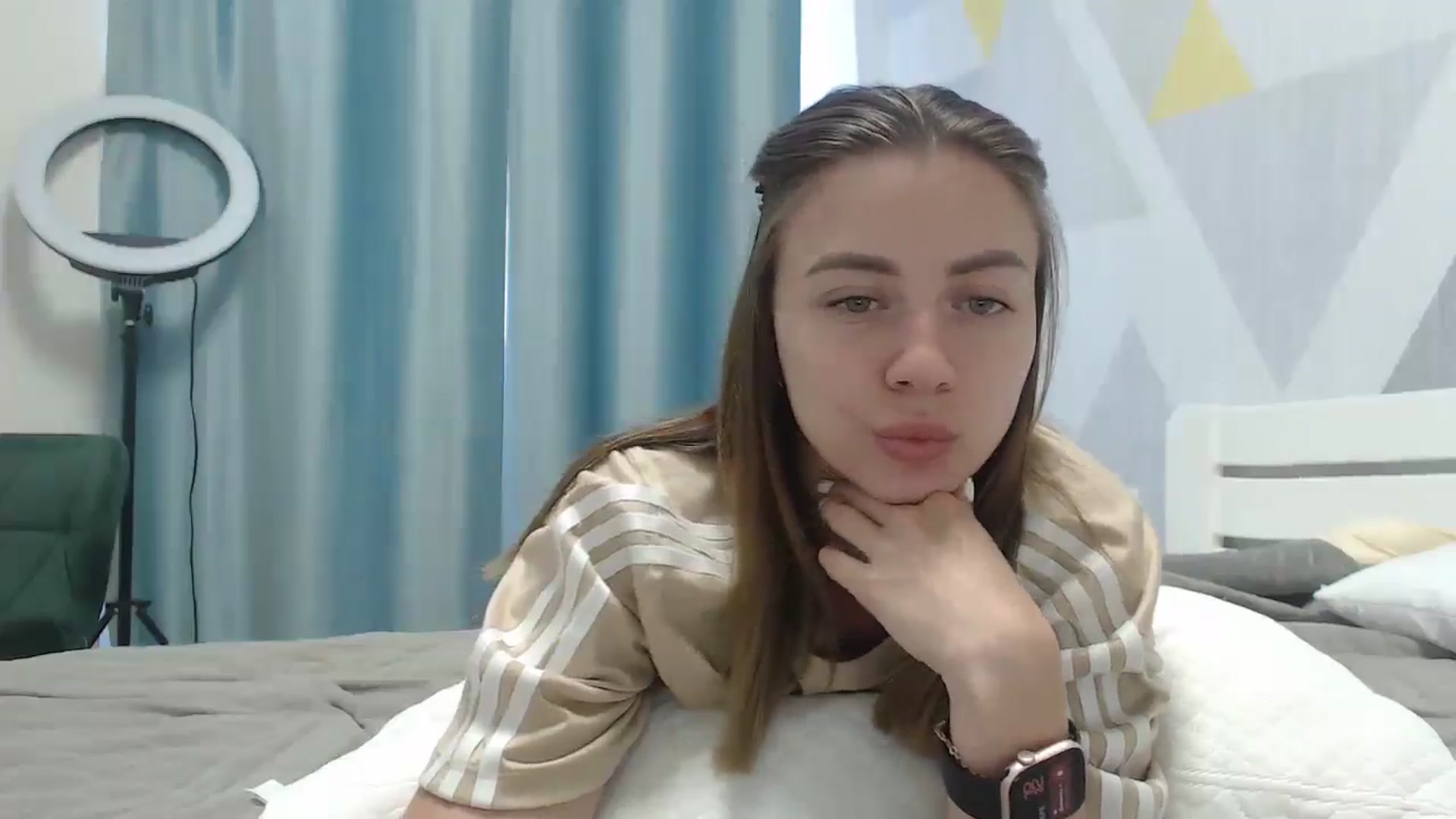 Gallery image thumbnail from Sulfate0's myfreecams stream on, 06/27/2025, 07:45 image 4 of 20
