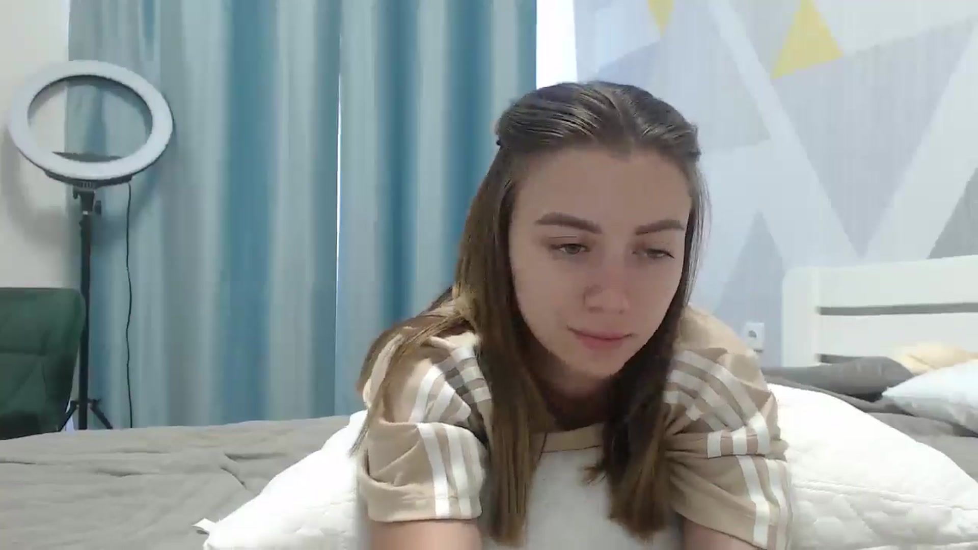 Gallery image thumbnail from Sulfate0's myfreecams stream on, 06/27/2025, 07:45 image 16 of 20
