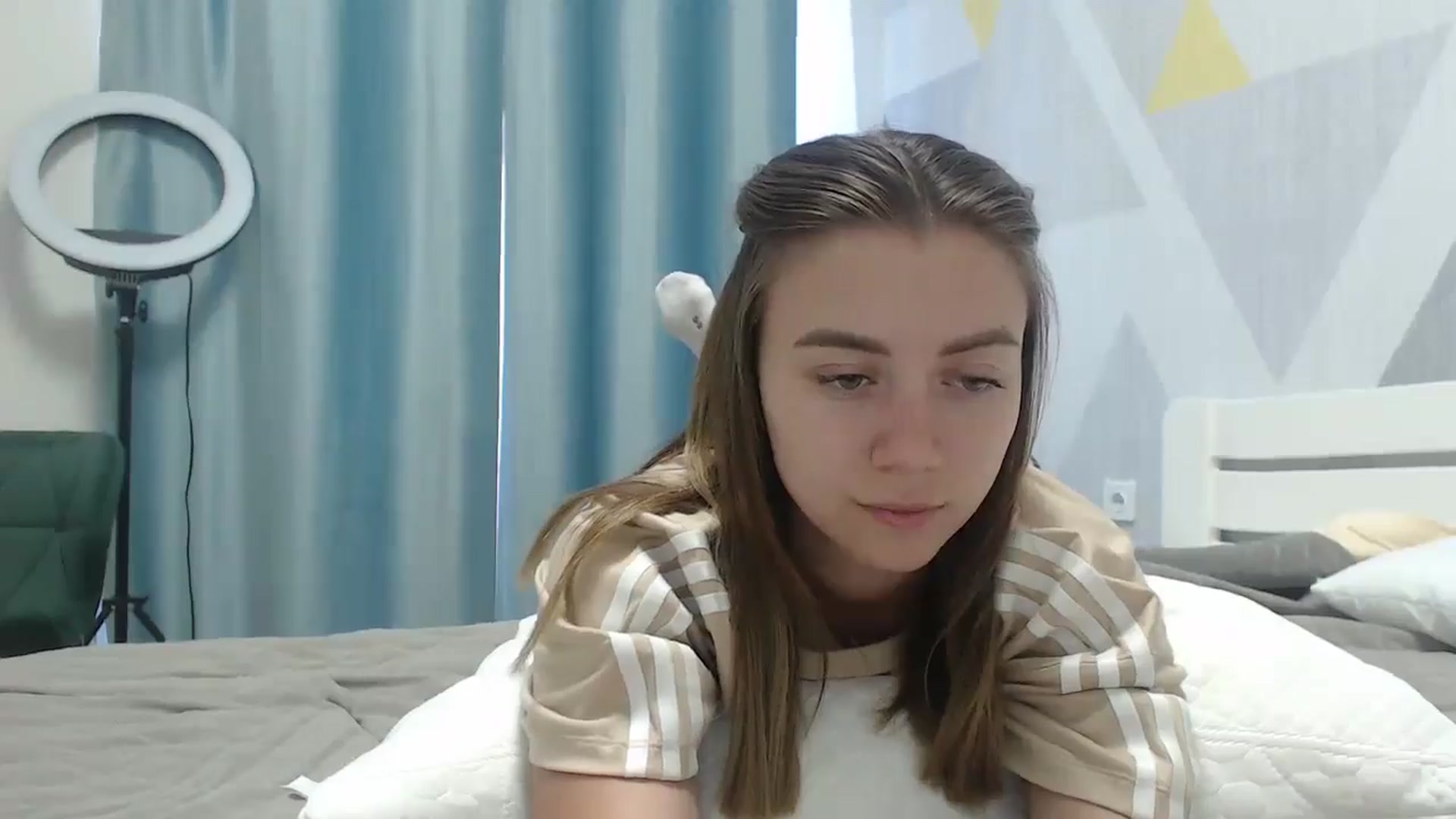 Gallery image thumbnail from Sulfate0's myfreecams stream on, 06/27/2025, 07:45 image 17 of 20