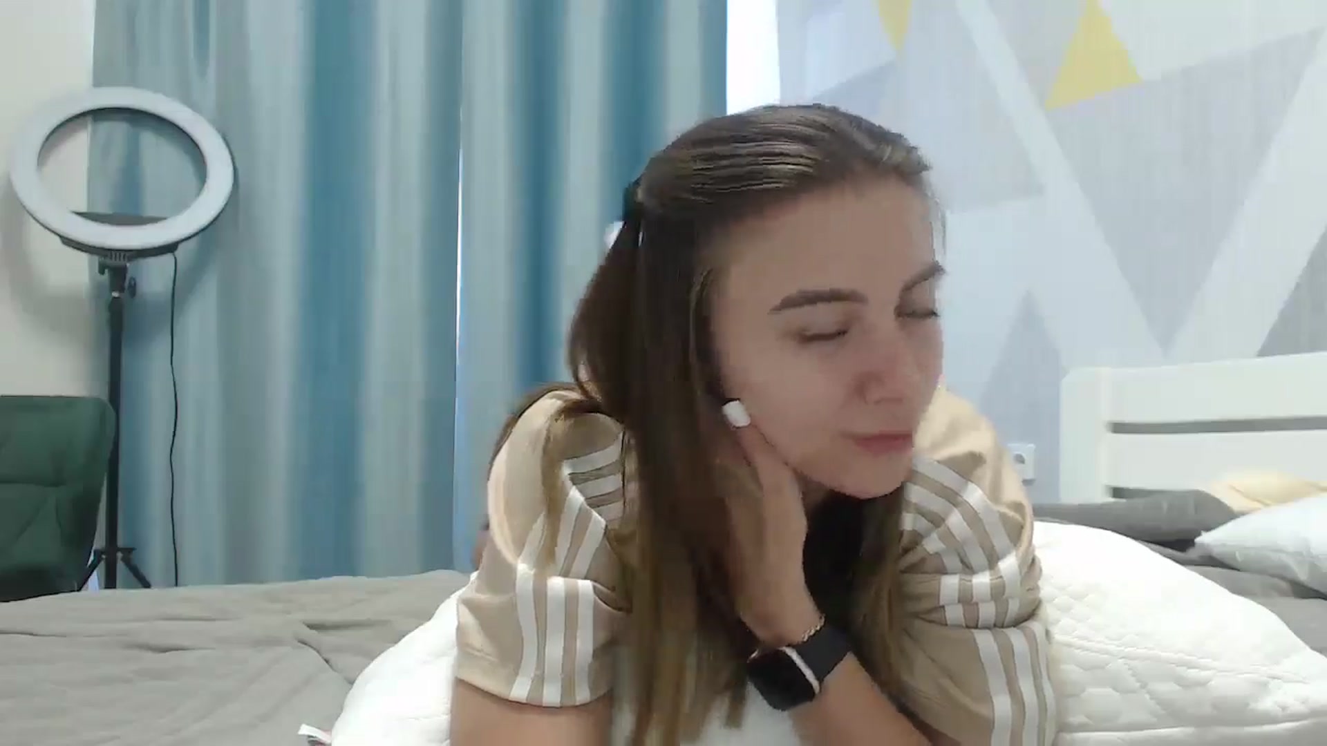 Gallery image thumbnail from Sulfate0's myfreecams stream on, 06/27/2025, 07:45 image 12 of 20