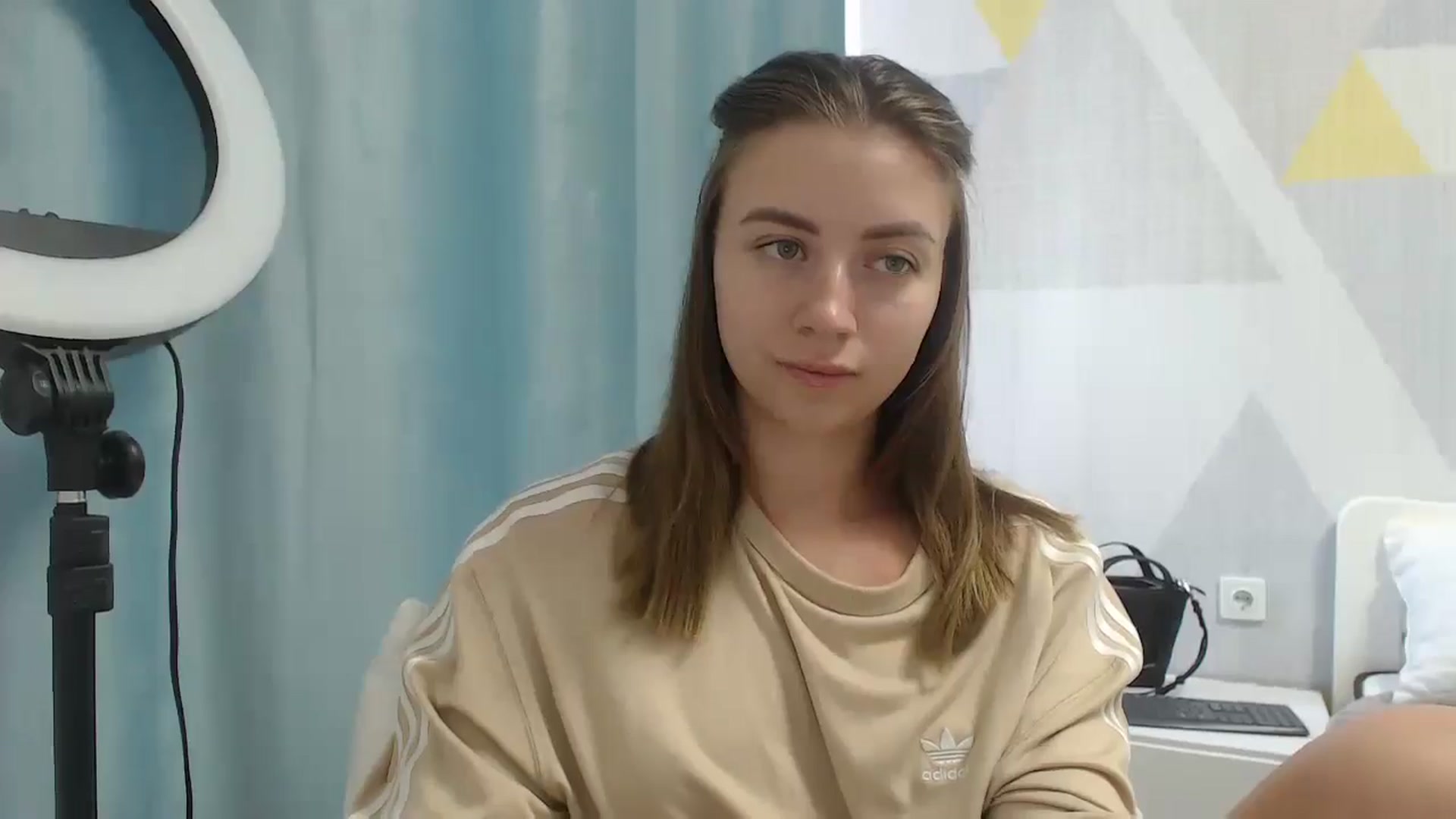 Gallery image thumbnail from Sulfate0's myfreecams stream on, 06/27/2025, 08:48 image 10 of 20
