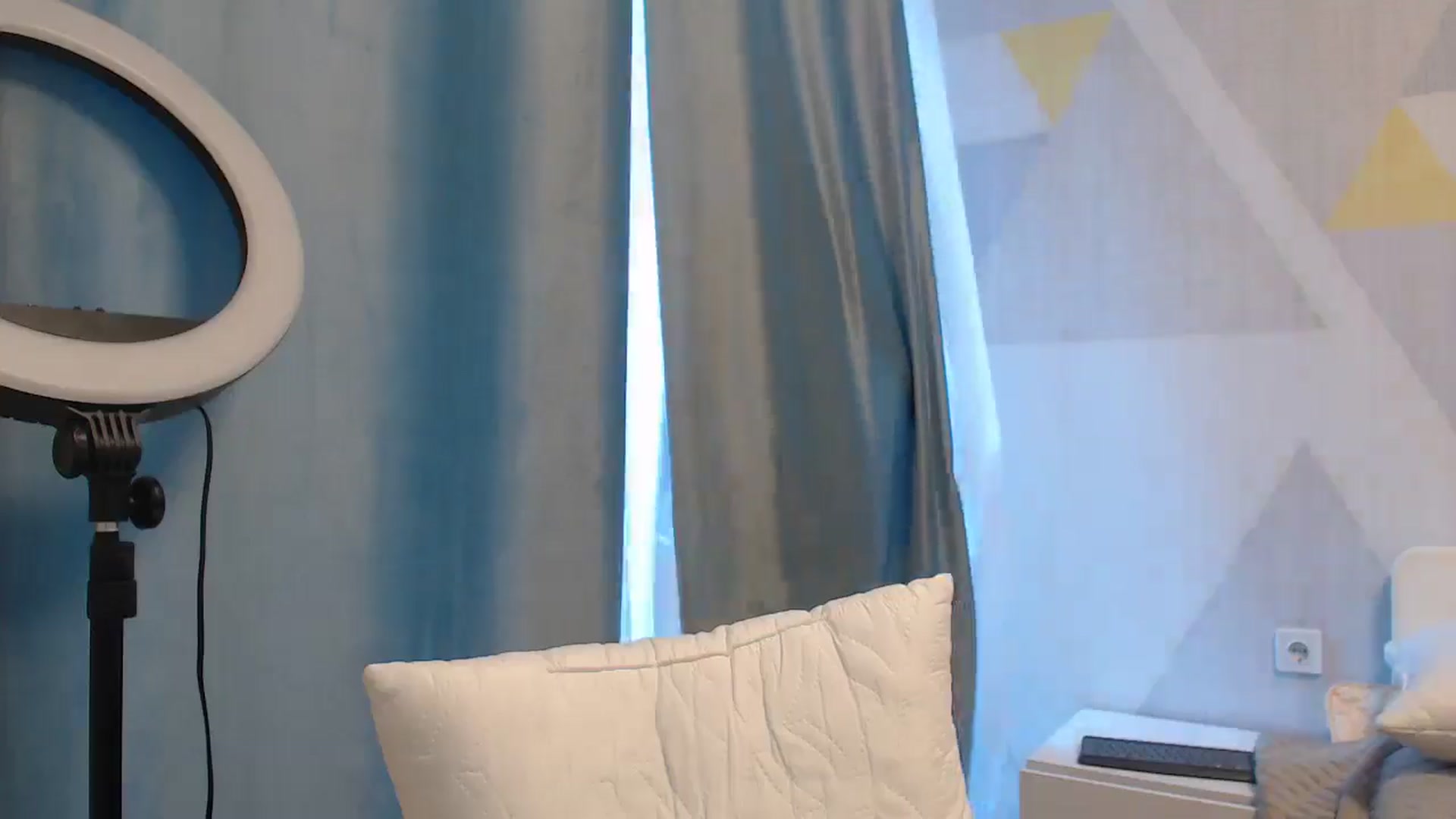 Gallery image thumbnail from Sulfate0's myfreecams stream on, 06/29/2025, 08:40 image 17 of 20