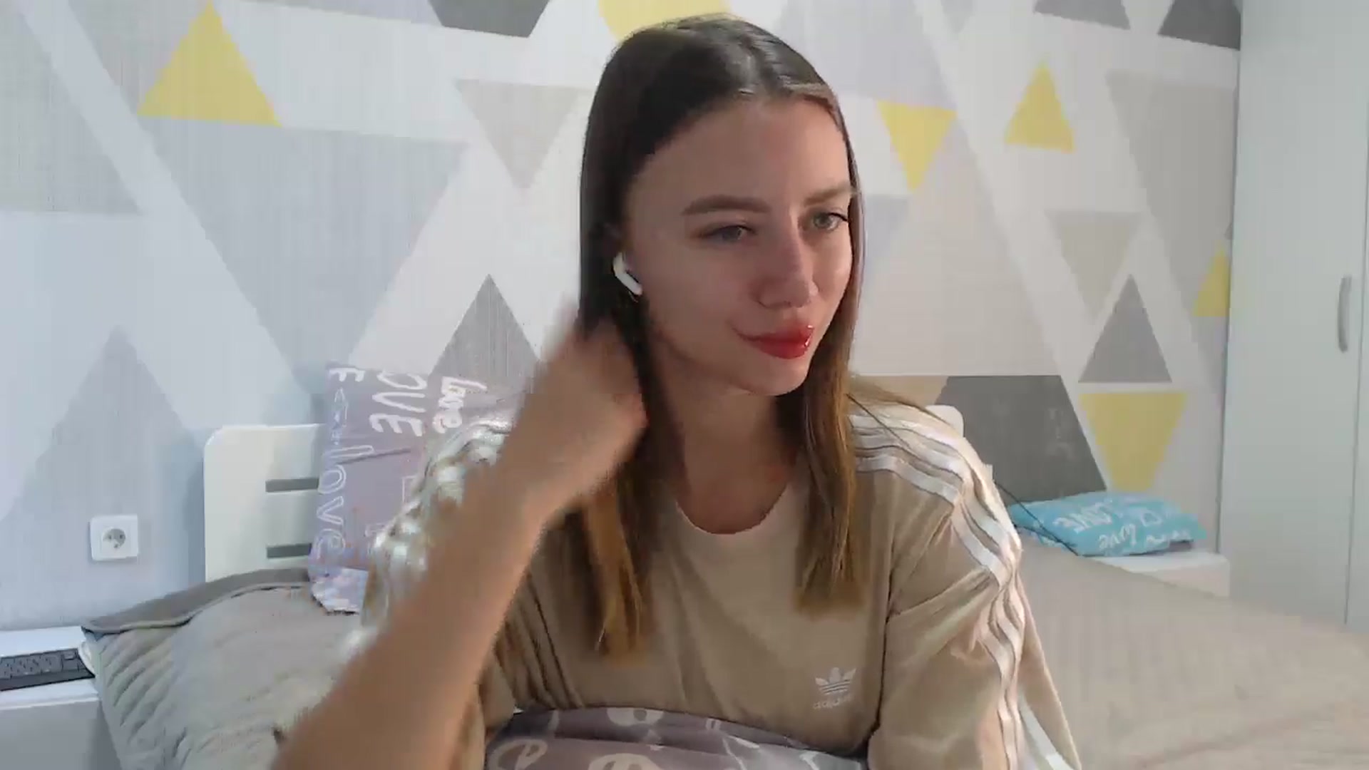 Gallery image thumbnail from Sulfate0's myfreecams stream on, 09/08/2025, 07:10 image 12 of 20