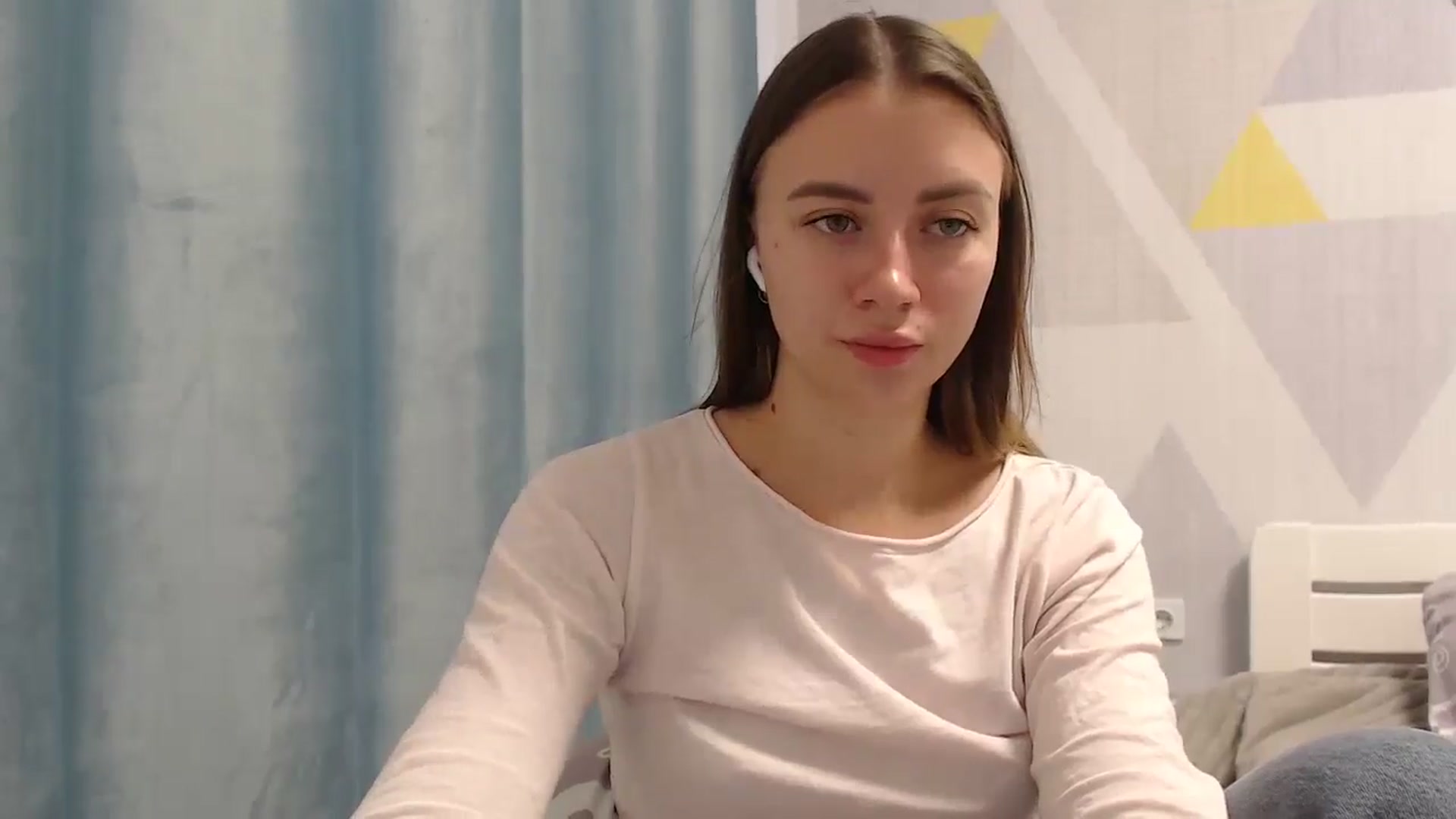 Gallery image thumbnail from Sulfate0's myfreecams stream on, 10/04/2025, 07:43 image 17 of 20