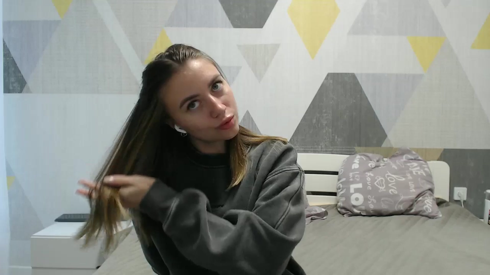 Gallery image thumbnail from Sulfate0's myfreecams stream on, 10/11/2025, 11:08 image 9 of 20